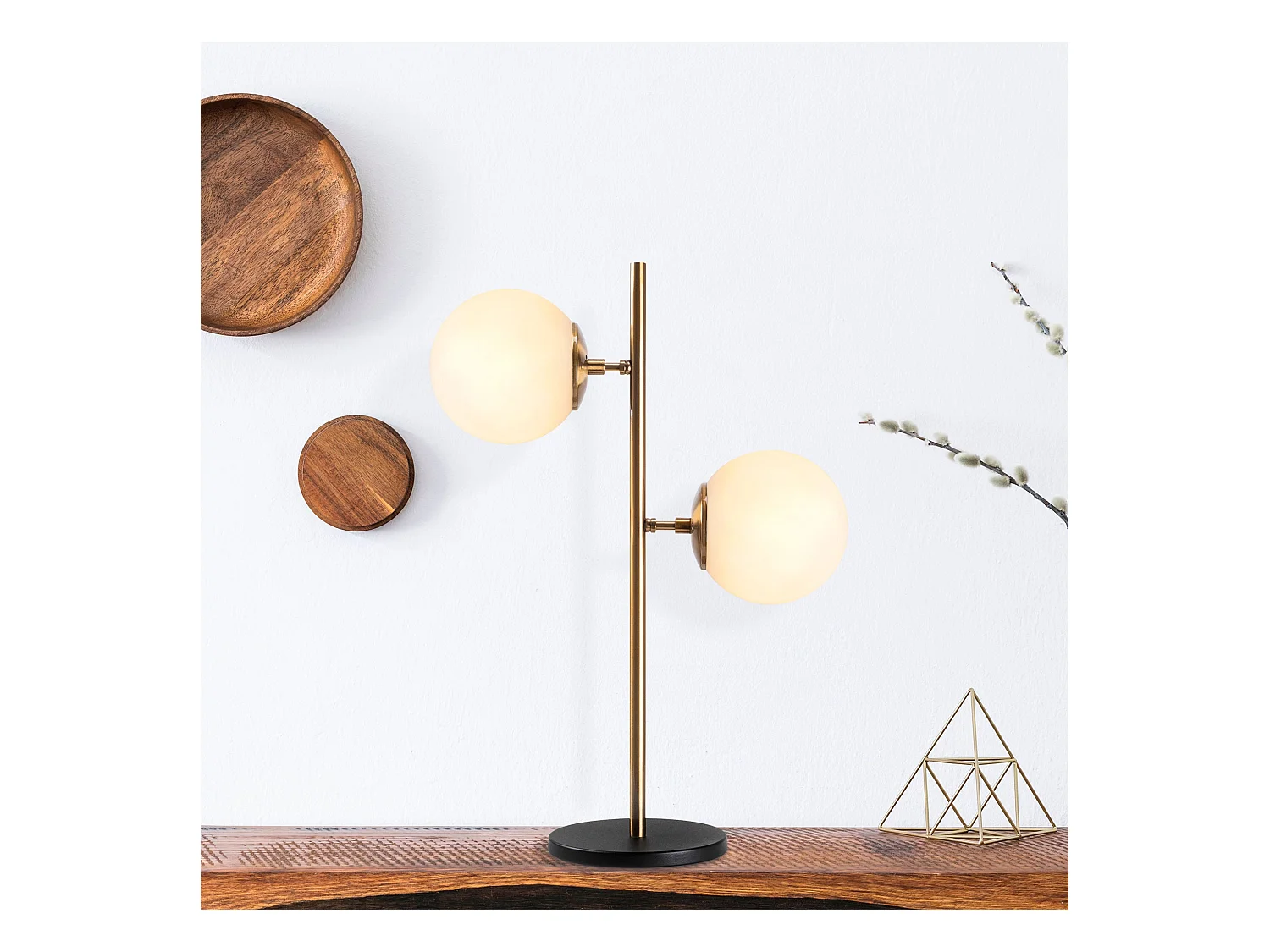 Candeeiro de Mesa Fazli 10422 - Modernidade e Elegância para o Seu Espaço