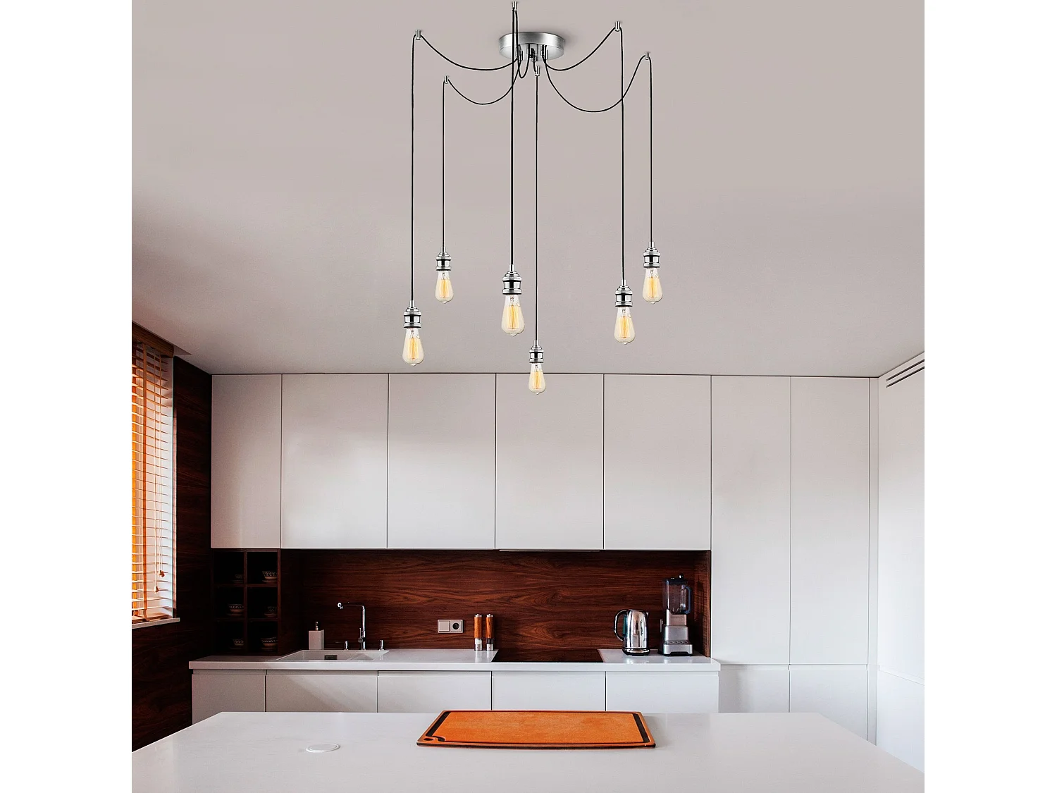 Candeeiro Cromado Ajustável - Elegância e Nostalgia para o Seu Espaço