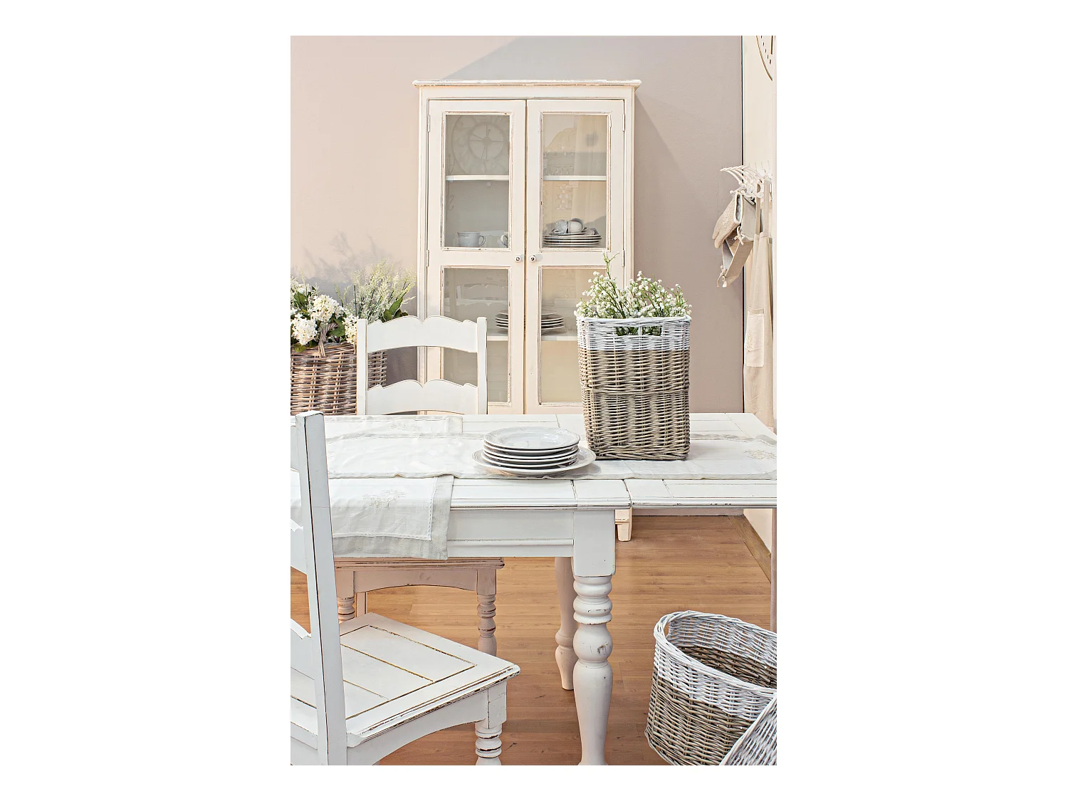 Table extensible de 150cm en bois de manguier blanc patiné Kolita 150-195-240cm