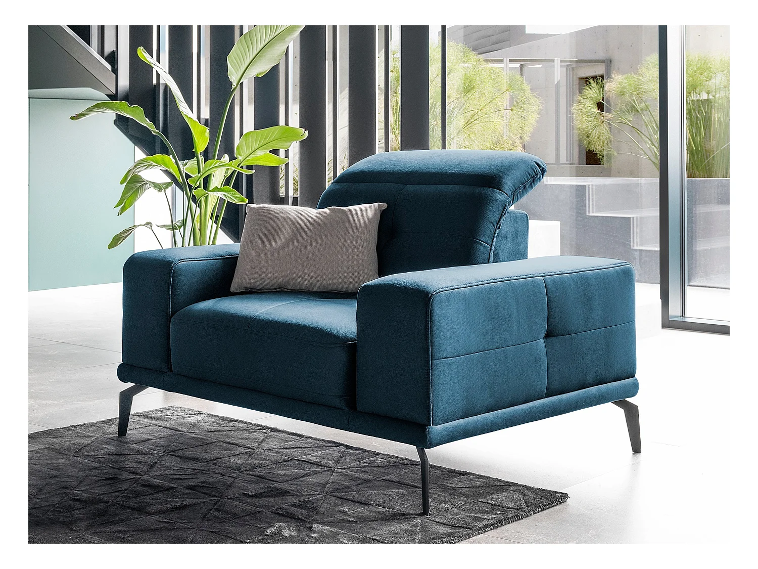 Fauteuil design tissu doux bleu foncé Torpille 125cm