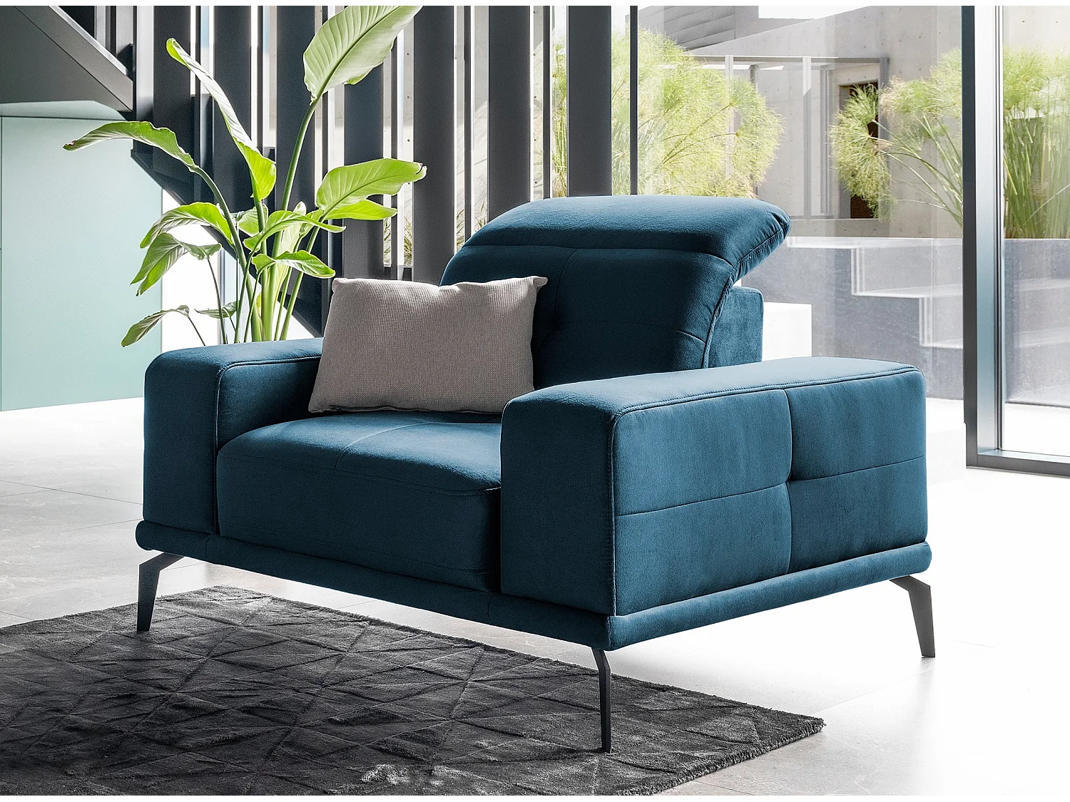 Fauteuil design tissu doux bleu foncé Torpille 125cm