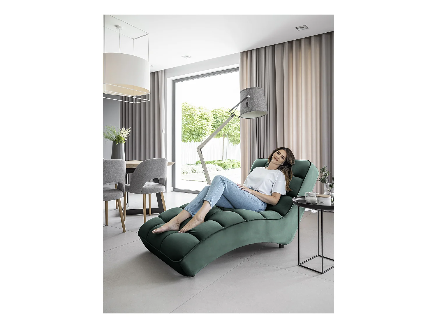 Chaise longue d'intérieur design velours vert bouteille capitonné Rikal