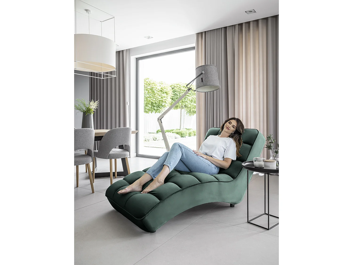 Chaise longue d'intérieur design velours vert bouteille capitonné Rikal