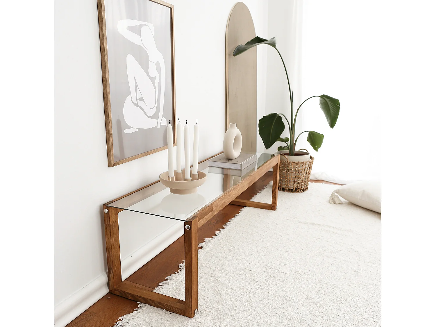 Petit meuble TV en bois massif marron et plateau en verre trempé Darone 130cm