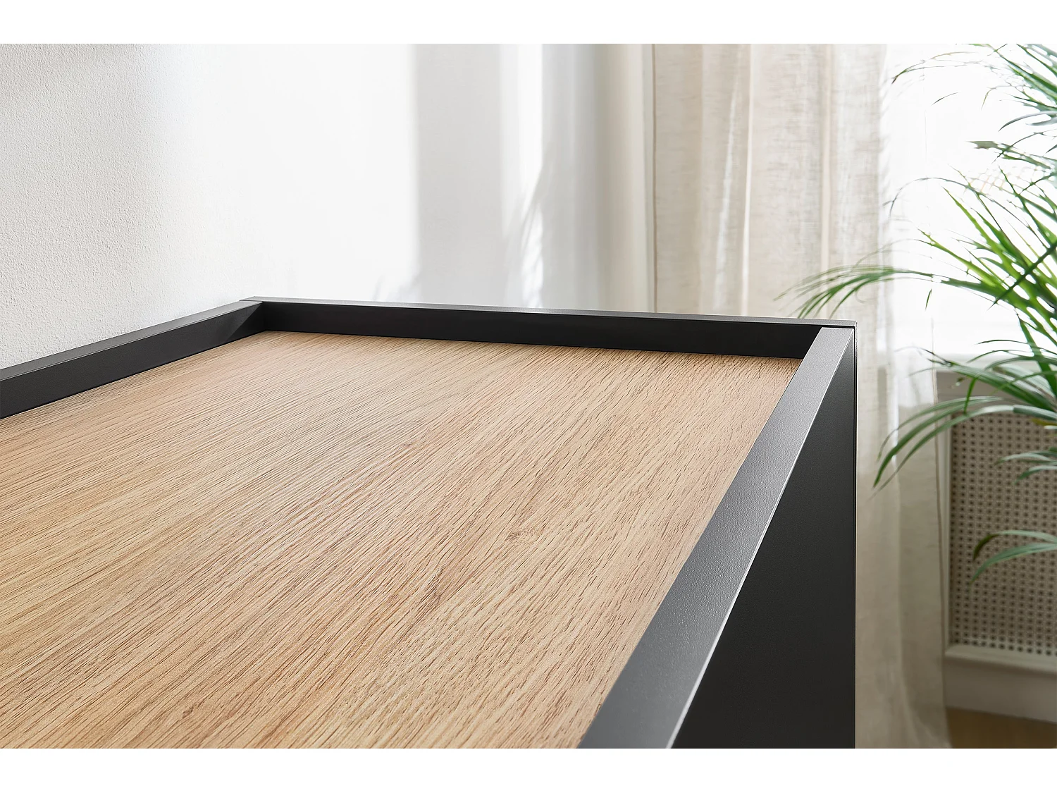 Cómoda de 3 puertas y 2 cajones con pie metálico 170x85 cm