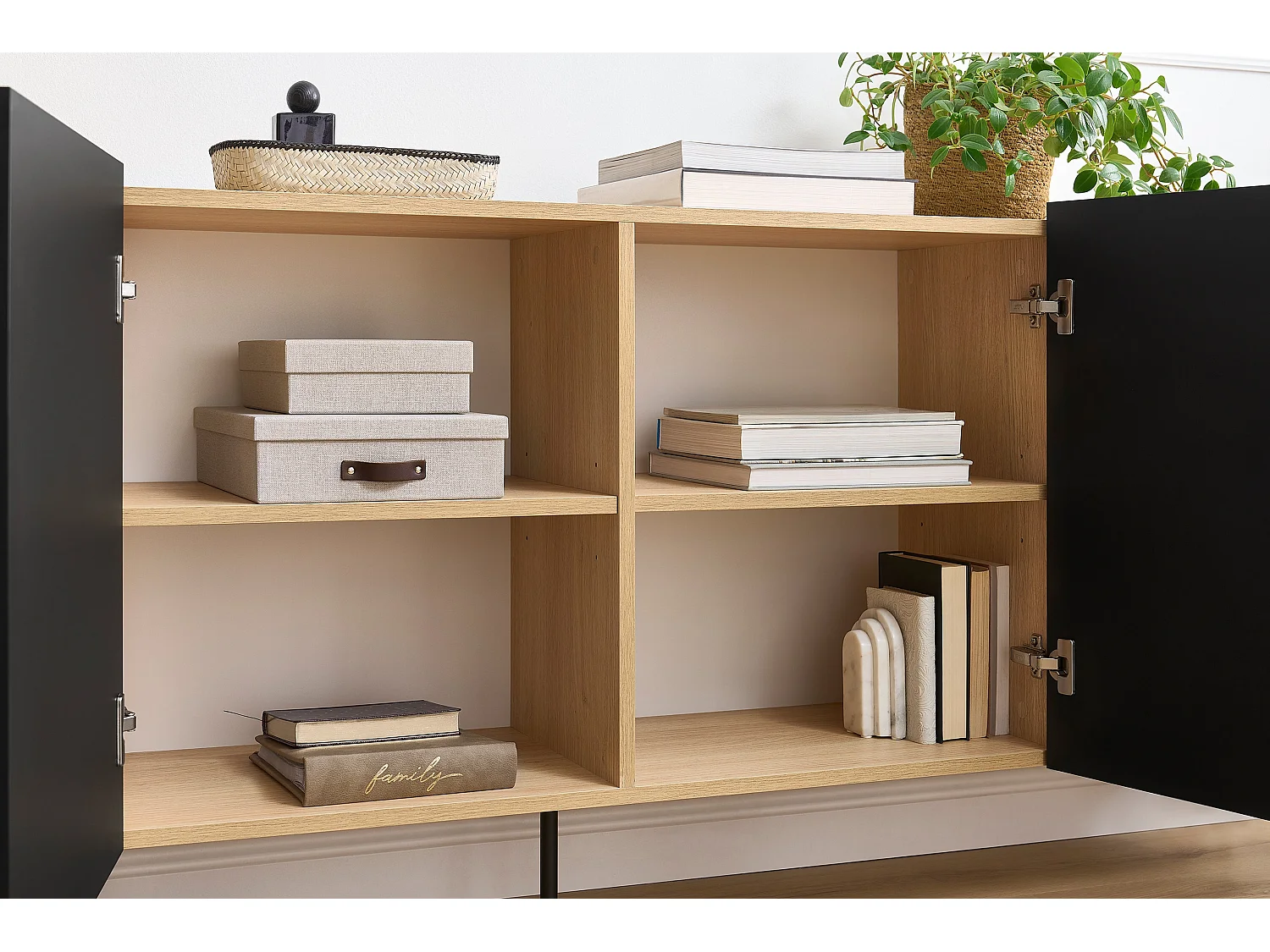 4-deurs commode met metalen voet 220x85 cm