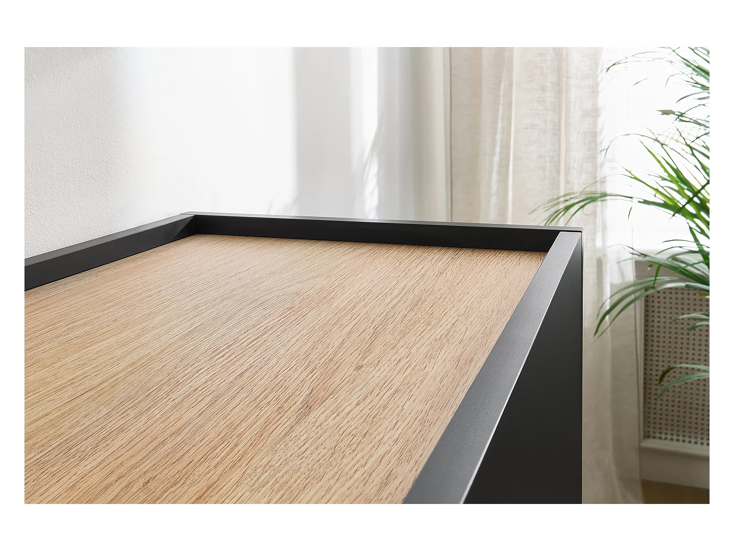 Dressoir met 4 deuren en 4 lades met metalen voet 220x85 cm