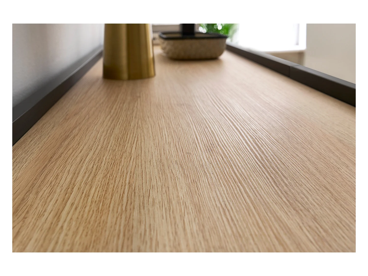 Dressoir met 4 deuren en 4 lades met metalen voet 220x85 cm