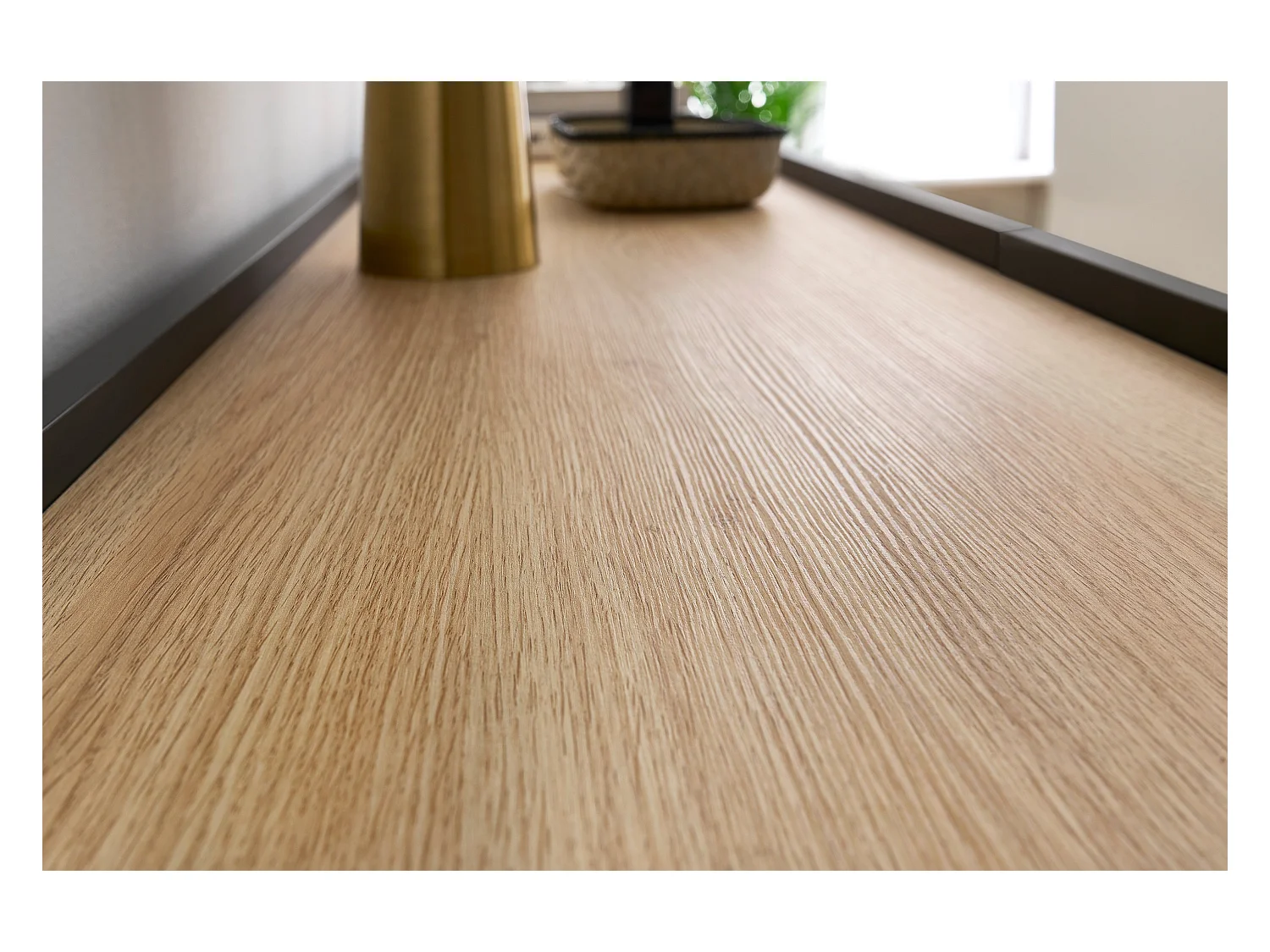 Dressoir met 2 deuren en 2 lades met metalen voet 120x85 cm