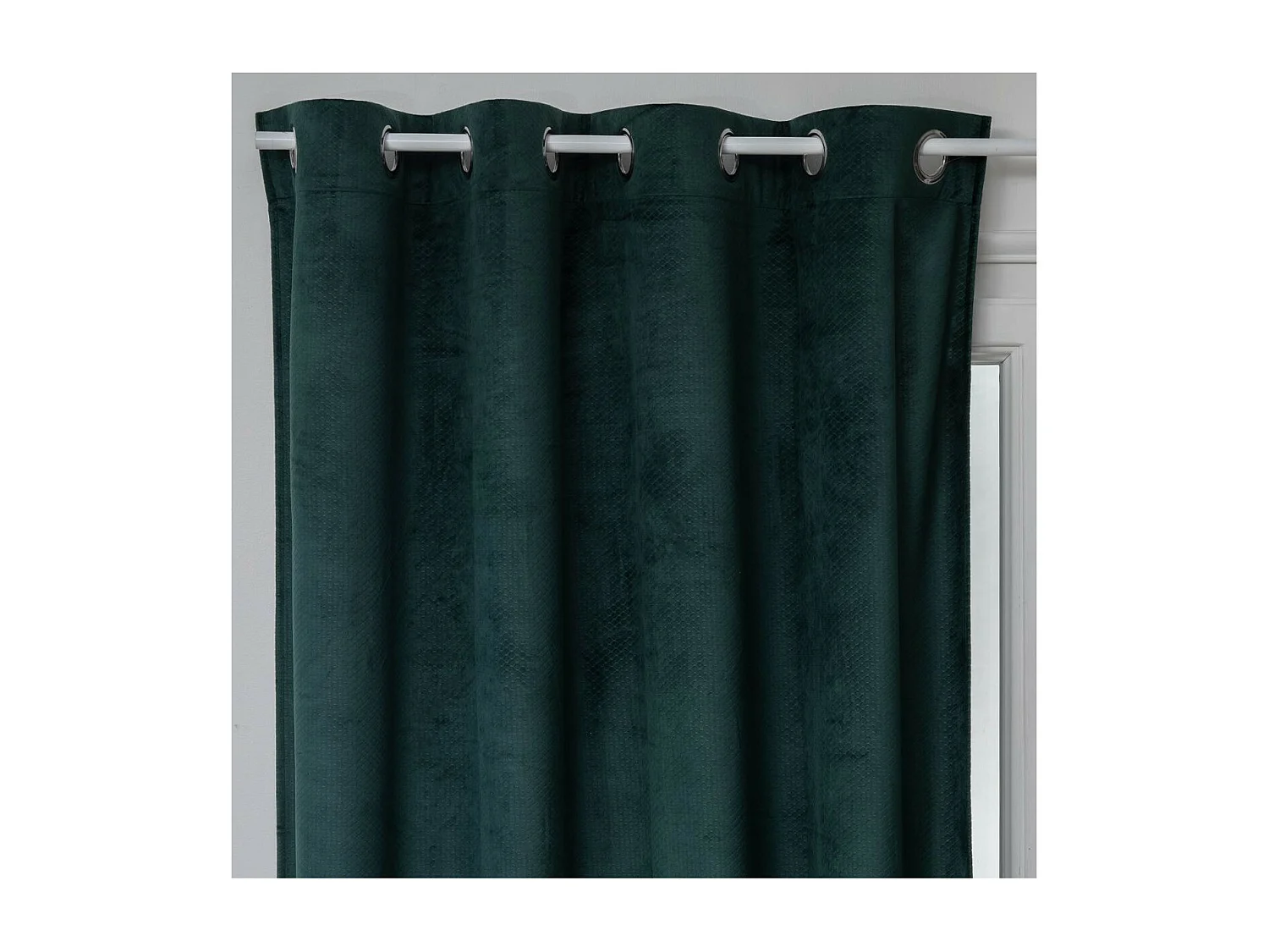 Rideau à œillets Occultant en Velours Vert cèdre motif en relief 140 x 260 cm