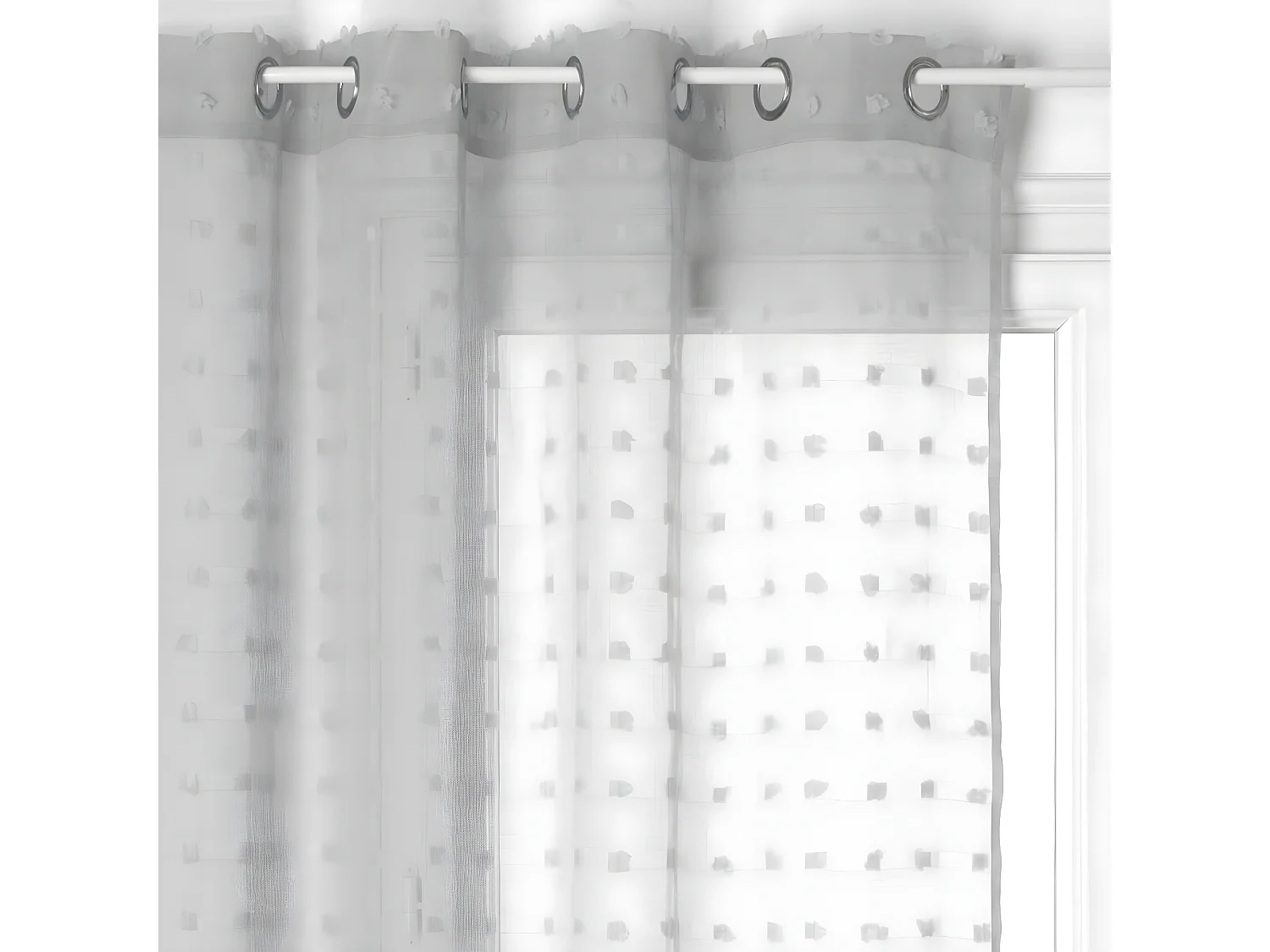 Ösen-Voile mit kleinen Pompons