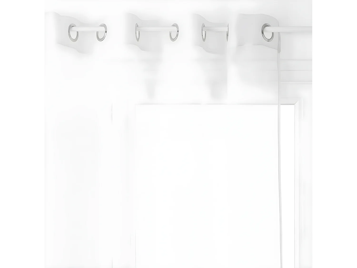 Cortina fina lisa con ojales