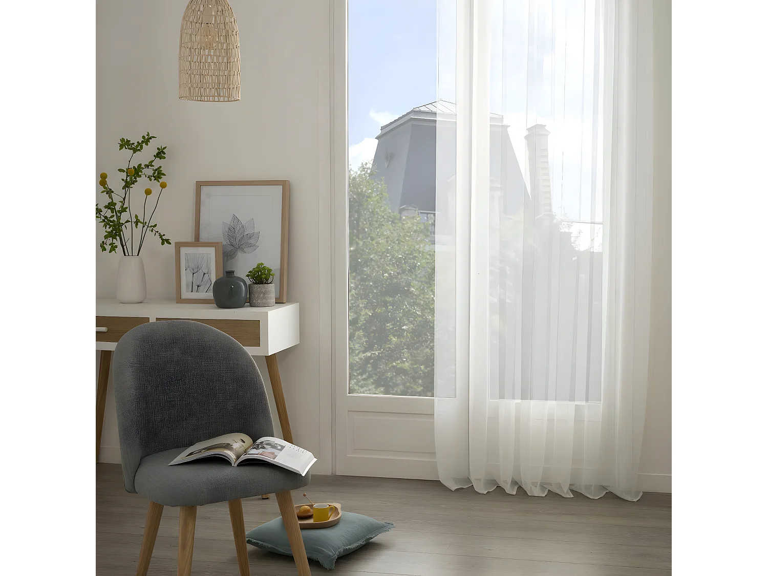 Cortina fina lisa con ojales