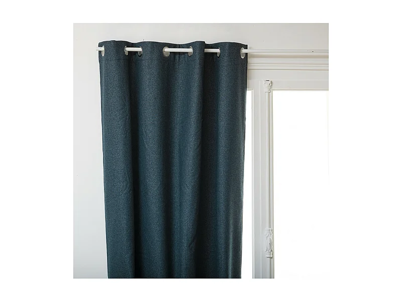 Cortina lisa aislante y opaca