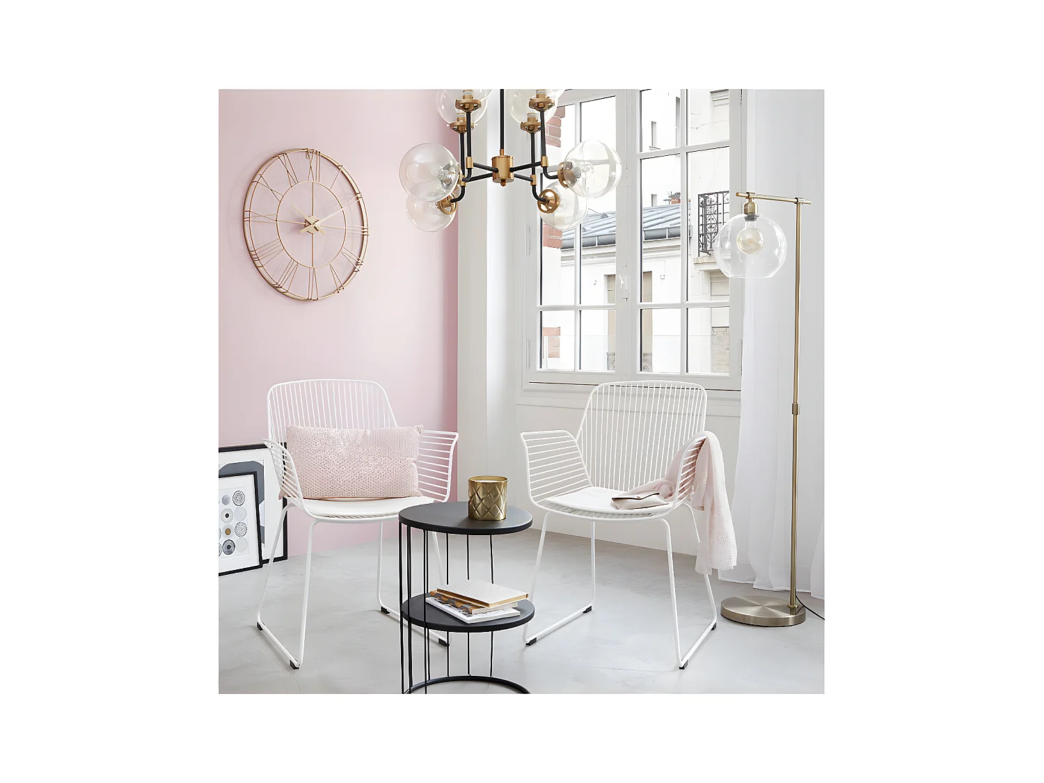 Table d'appoint design et originale en métal Noir  H 52 cm