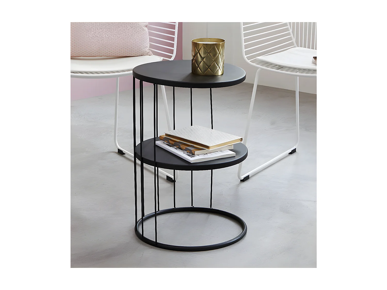 Table d'appoint design et originale en métal Noir  H 52 cm