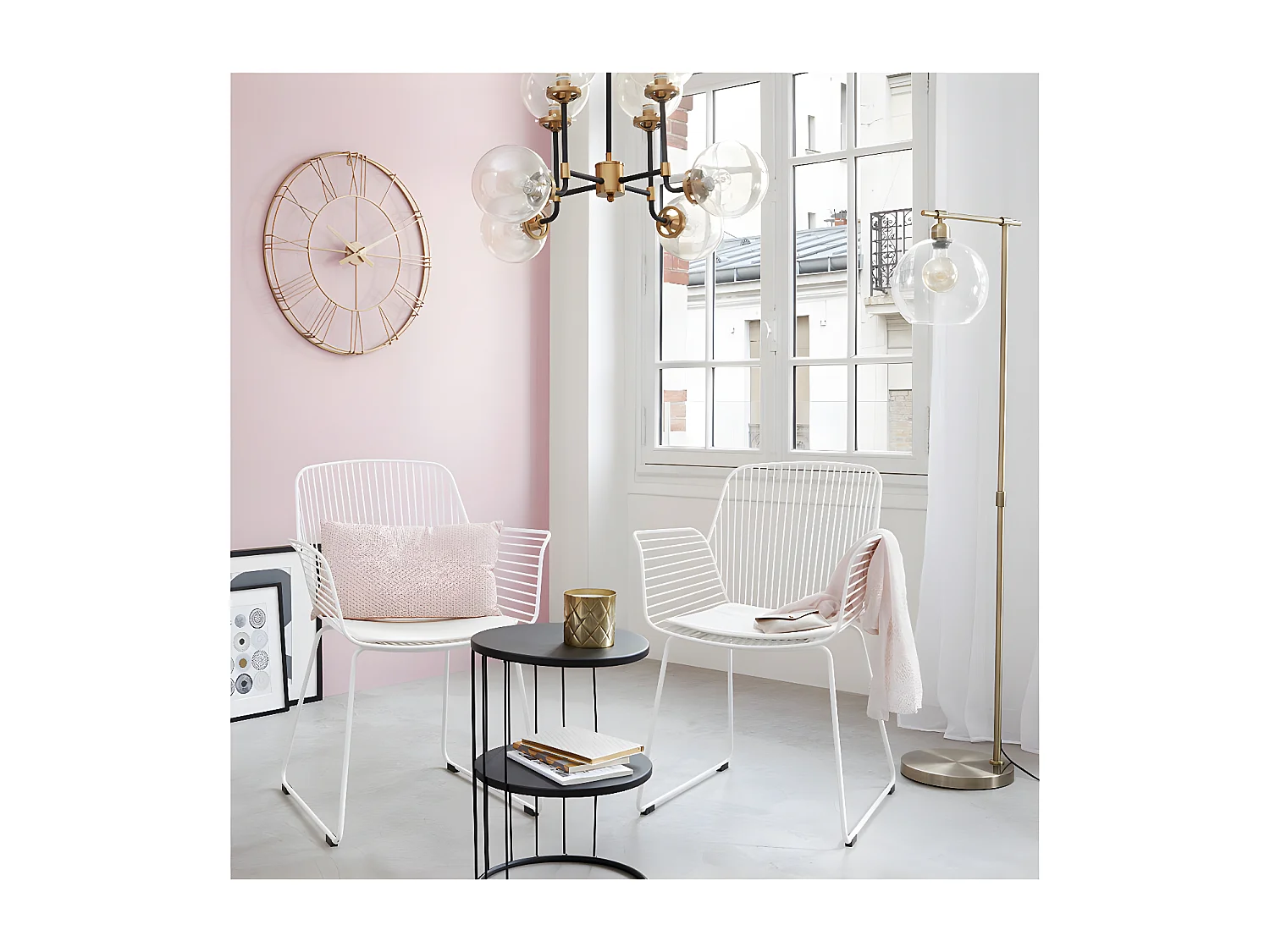 Table d'appoint design et originale en métal Noir  H 52 cm