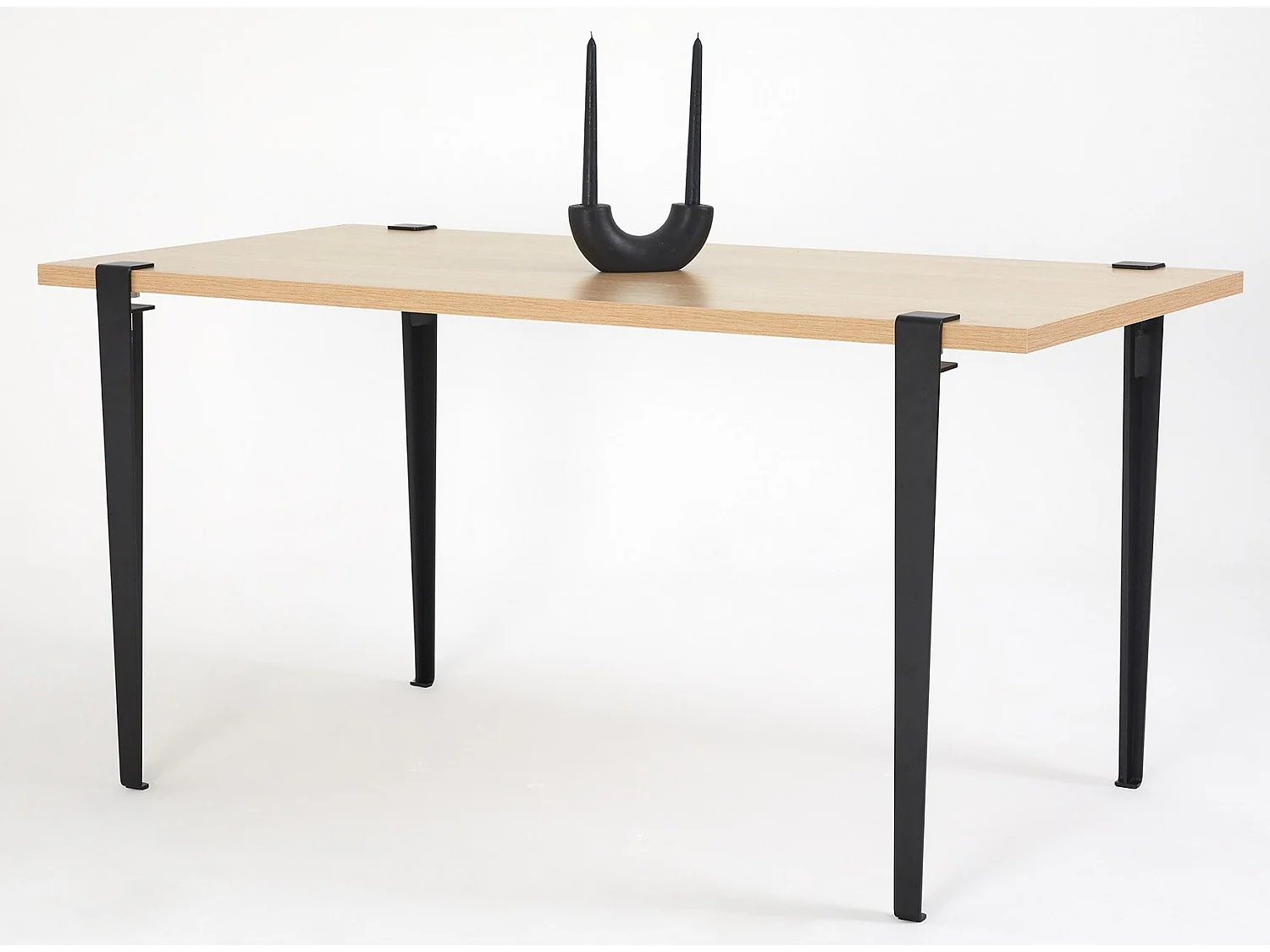 Petite table à manger bois clair et pieds acier noir Bazika 150cm