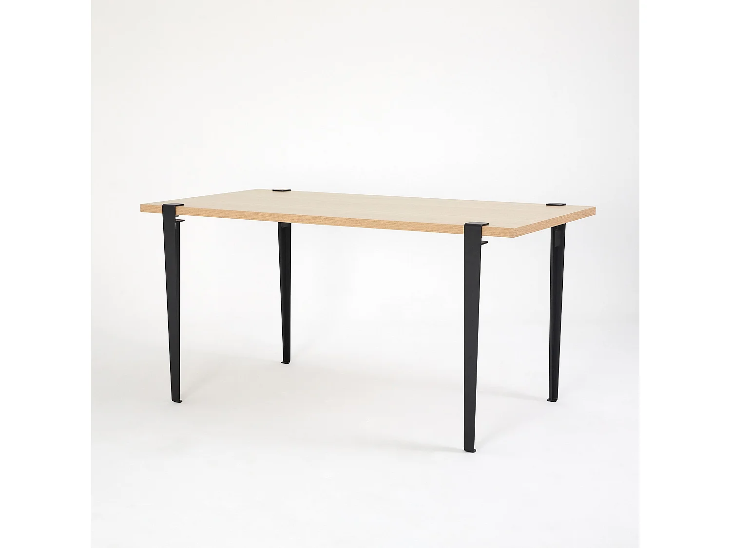Petite table à manger bois clair et pieds acier noir Bazika 150cm