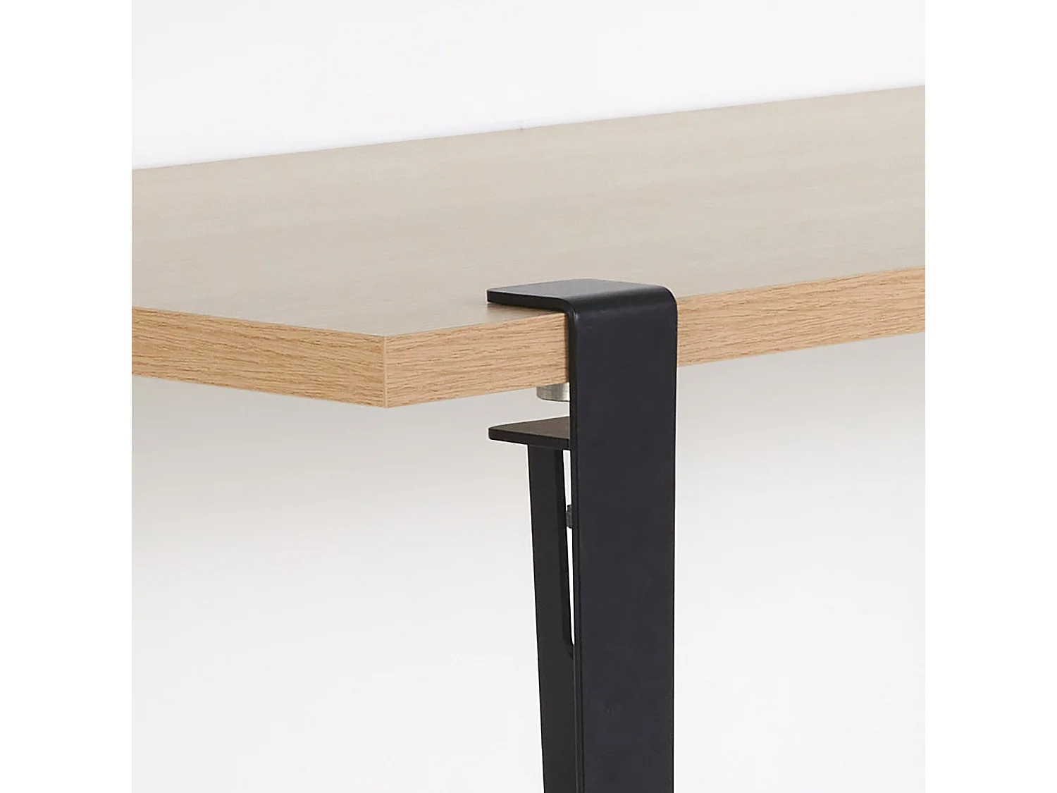 Petite table à manger bois clair et pieds acier noir Bazika 150cm