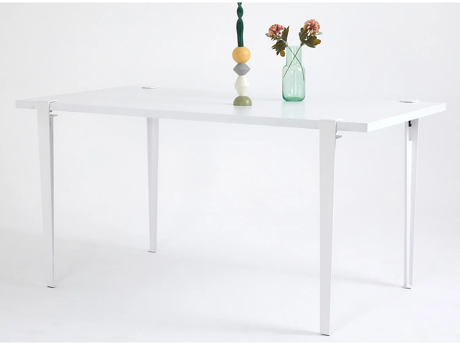 Petite table à manger bois blanc et pieds acier blanc Bazika 150cm