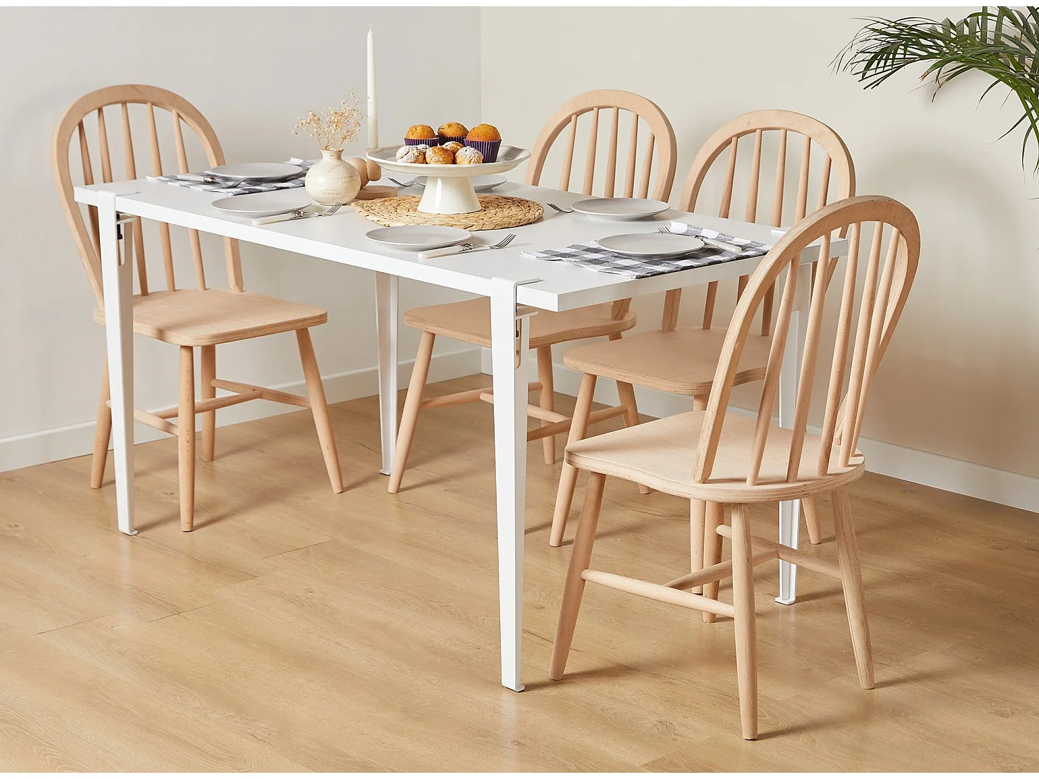 Petite table à manger bois blanc et pieds acier blanc Bazika 150cm