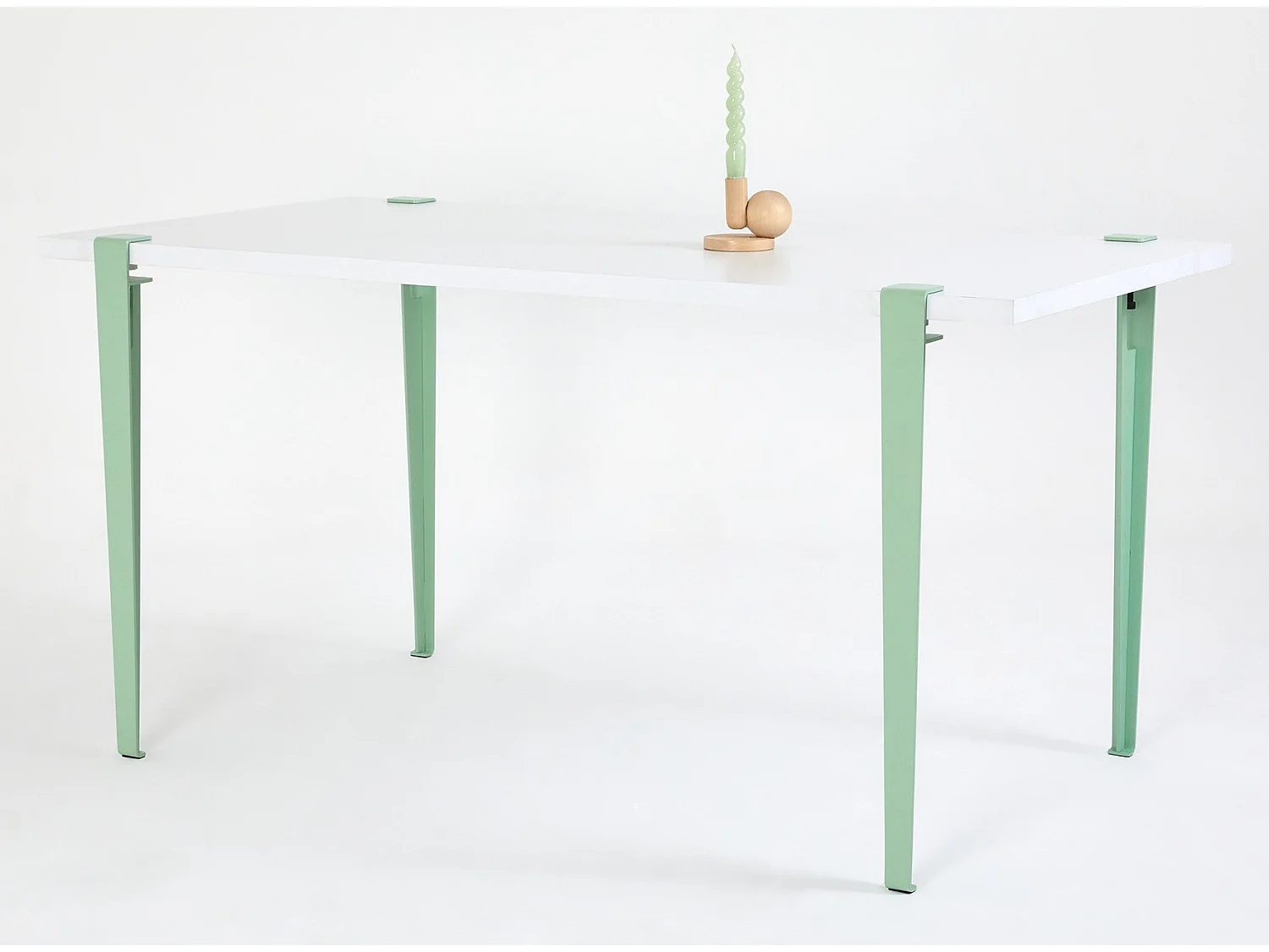 Petite table à manger bois blanc et pieds acier vert menthe Bazika 150cm