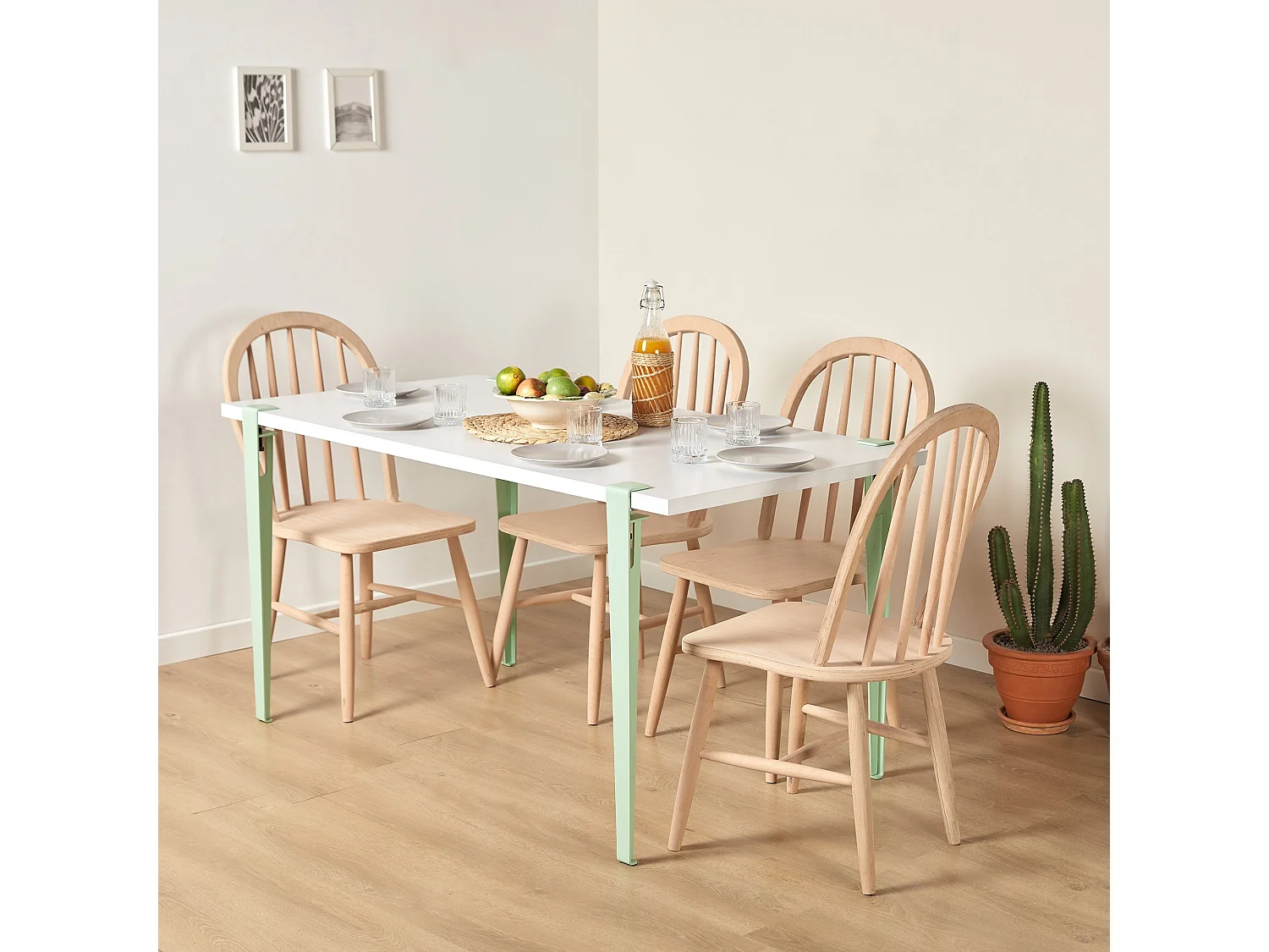 Petite table à manger bois blanc et pieds acier vert menthe Bazika 150cm