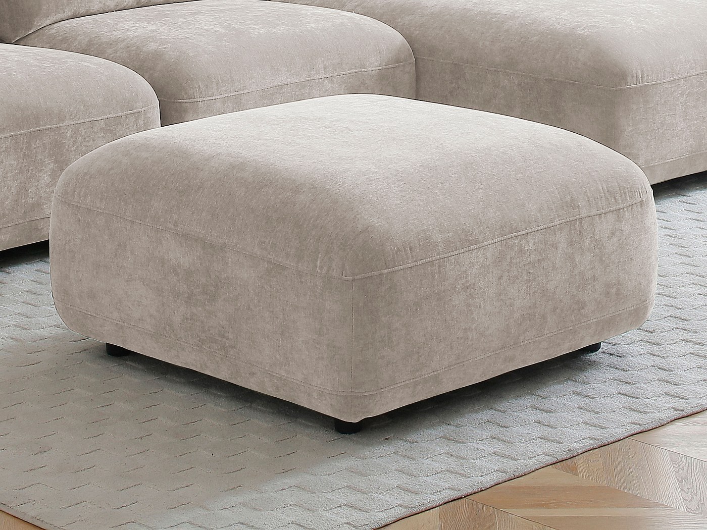 Pouf forma quadrata in tessuto di colore beige TINDRALO
