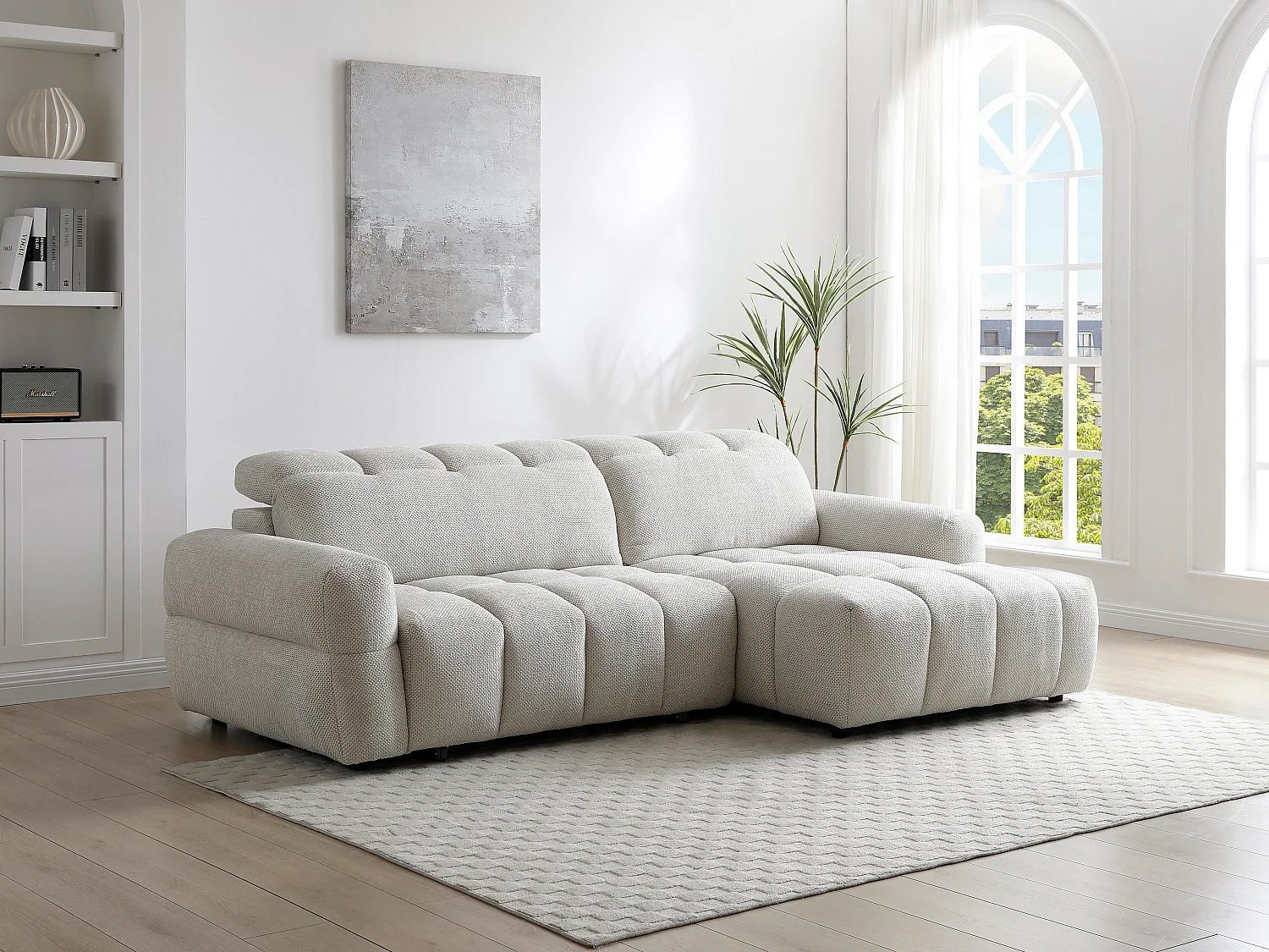 Canapé d'angle droit relax avec assise coulissante électrique en tissu beige CARIALA