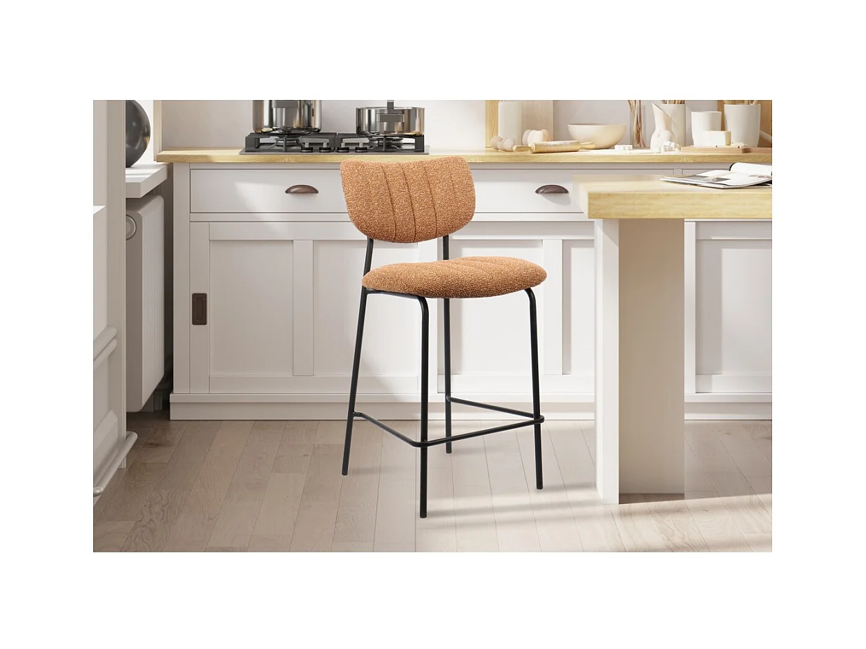 Cadeira de balcão VENTURA – Tecido laranja – Pés de metal preto – Altura 97 cm – Estilo design/industrial