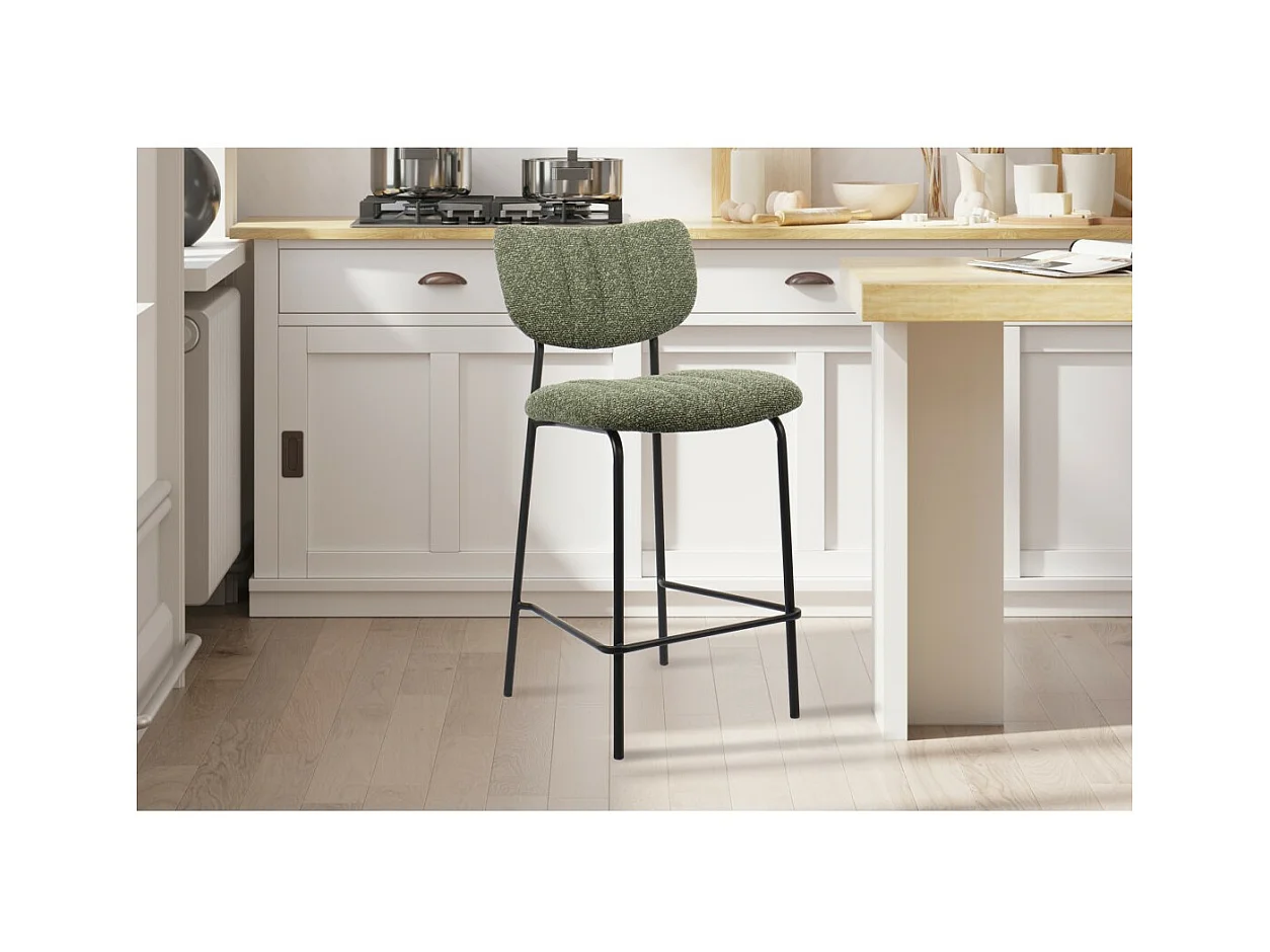 Cadeira de balcão VENTURA – Tecido verde sálvia – Pés em metal preto – Altura 97 cm – Estilo design/industrial