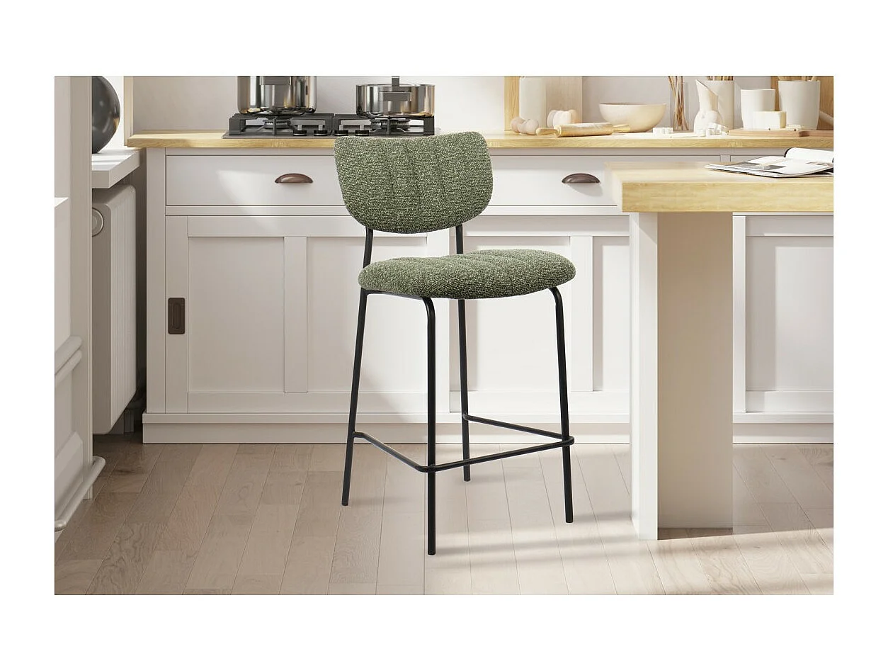 Cadeira de balcão VENTURA – Tecido verde sálvia – Pés em metal preto – Altura 97 cm – Estilo design/industrial