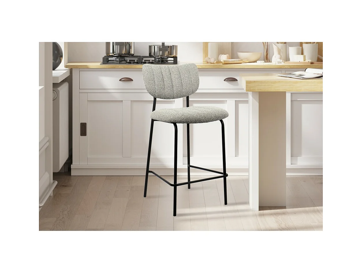 Cadeira de balcão VENTURA – Tecido cinza claro – Pés de metal preto – Altura 97 cm – Estilo design/industrial