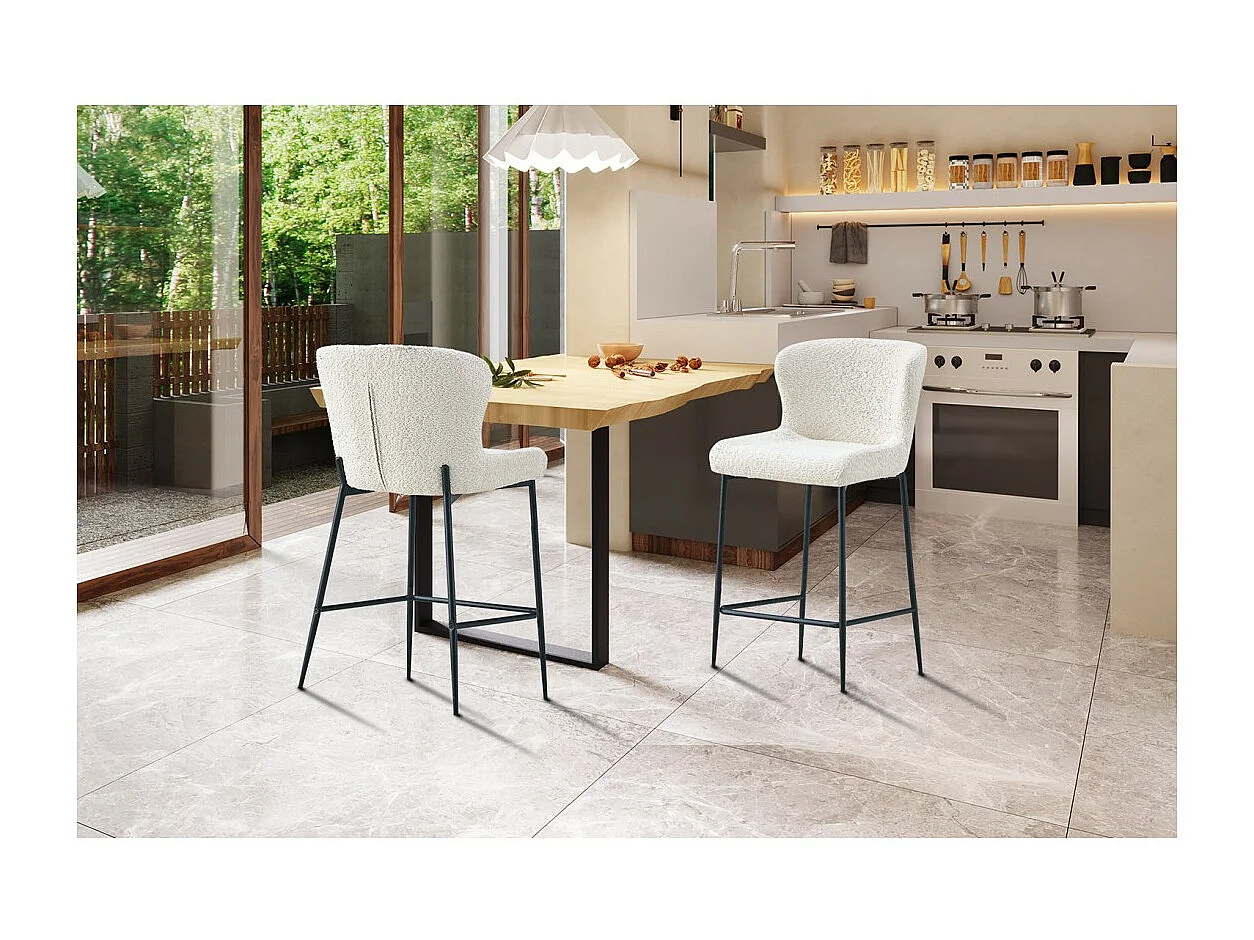 Chaise de comptoir LISE – Tissu bouclé coloris blanc écru – Pieds en métal noir – Style design/industriel
