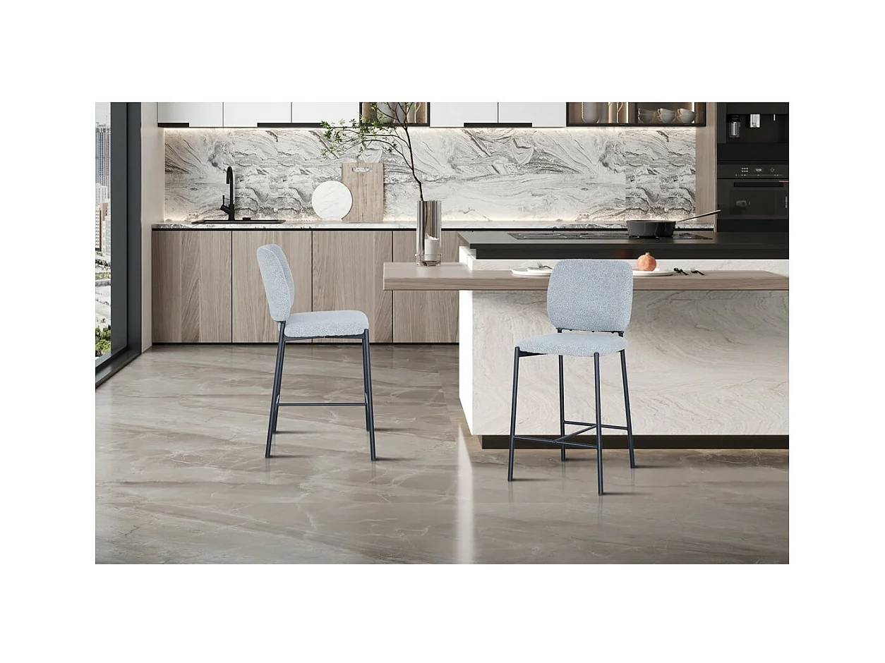 Cadeira de balcão RITA – Tecido cinza claro – Pés de metal preto – Altura 99 cm – Estilo design/industrial