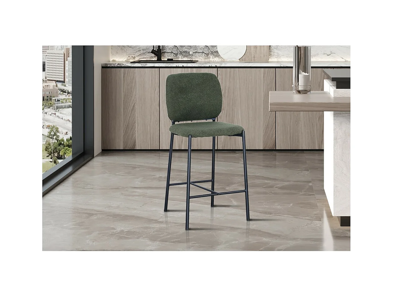 Cadeira de balcão RITA – Tecido verde – Pés de metal preto – Altura 99 cm – Estilo design/industrial