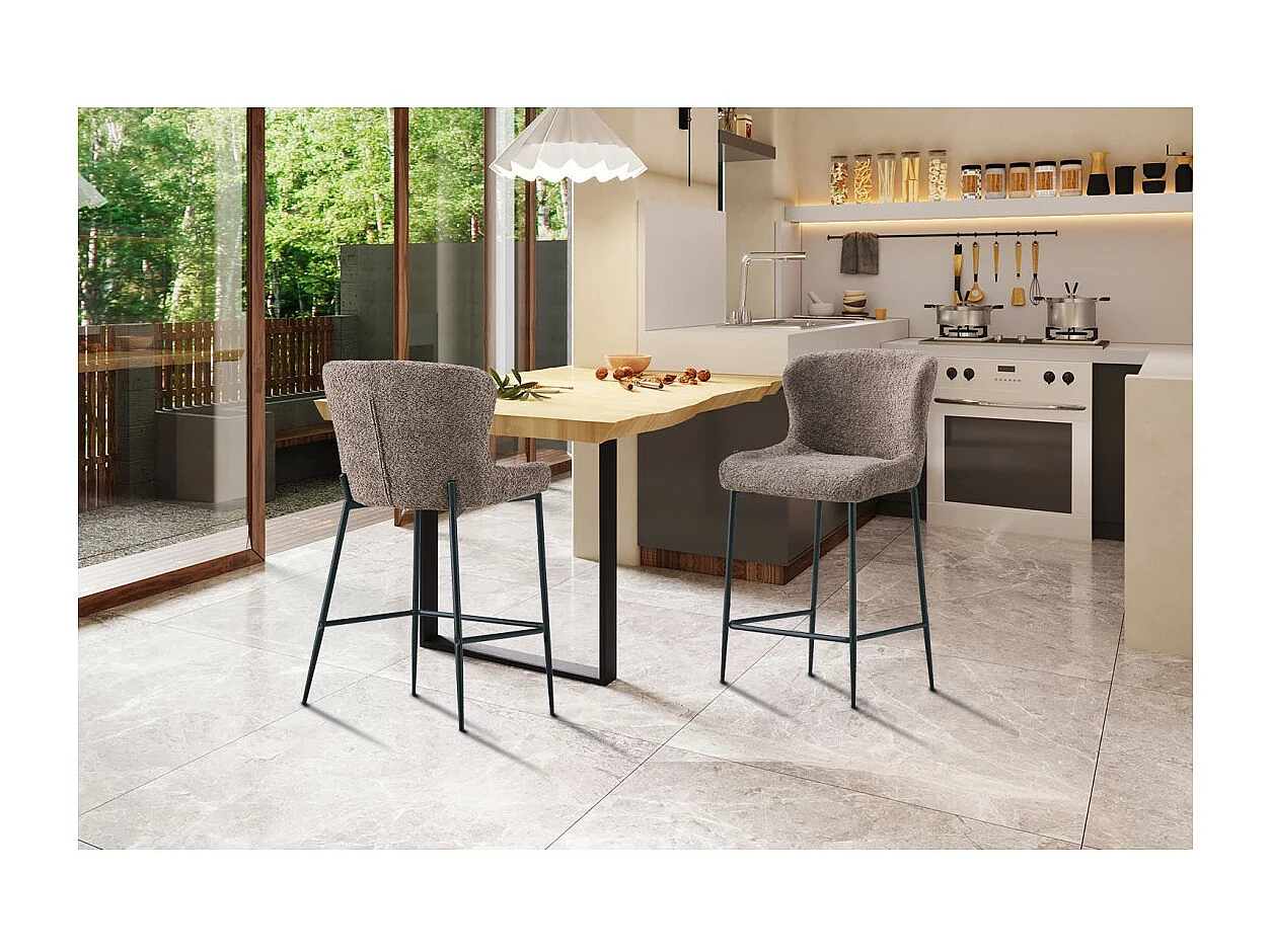 Chaise de comptoir LISE – Tissu bouclé coloris sable – Pieds en métal noir – Style design/industriel