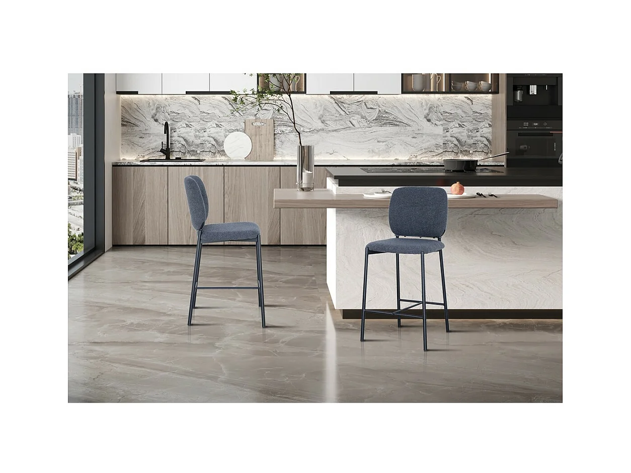 Cadeira de balcão RITA – Tecido cinza escuro – Pés em metal preto – Altura 99 cm – Estilo design/industrial