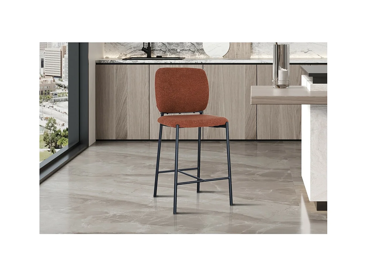 Cadeira de balcão RITA – Tecido marrom ferrugem – Pés de metal preto – Altura 99 cm – Estilo design/industrial