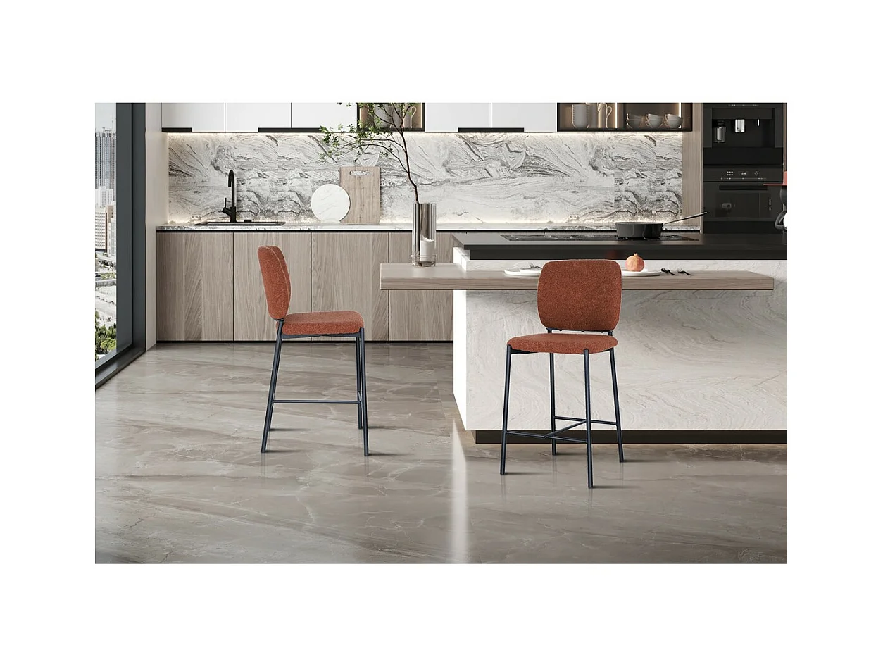 Cadeira de balcão RITA – Tecido marrom ferrugem – Pés de metal preto – Altura 99 cm – Estilo design/industrial