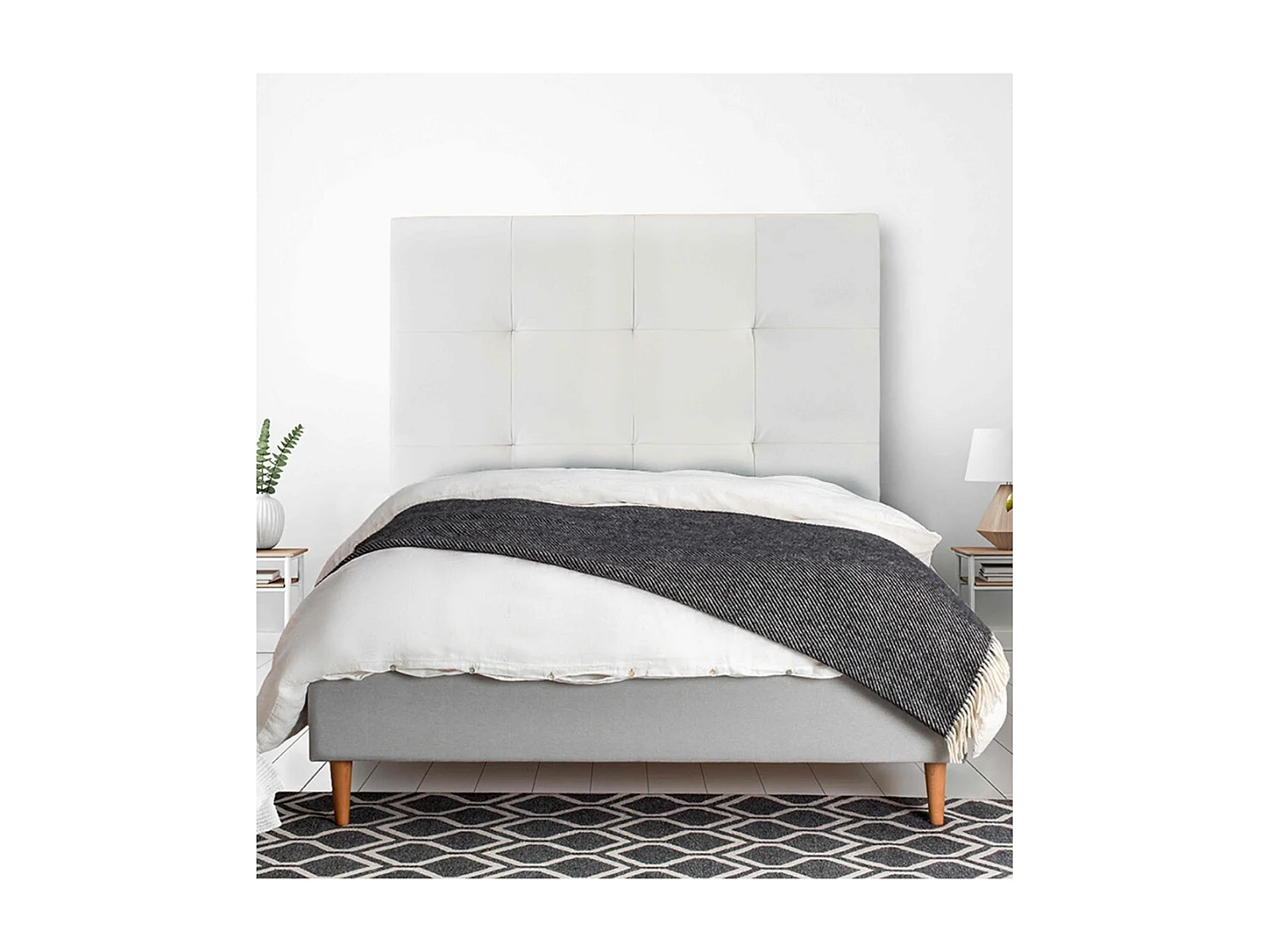 Cabecero de cama de 110x105x7 cm de plancha de madera y en polipiel en color blanco Olson