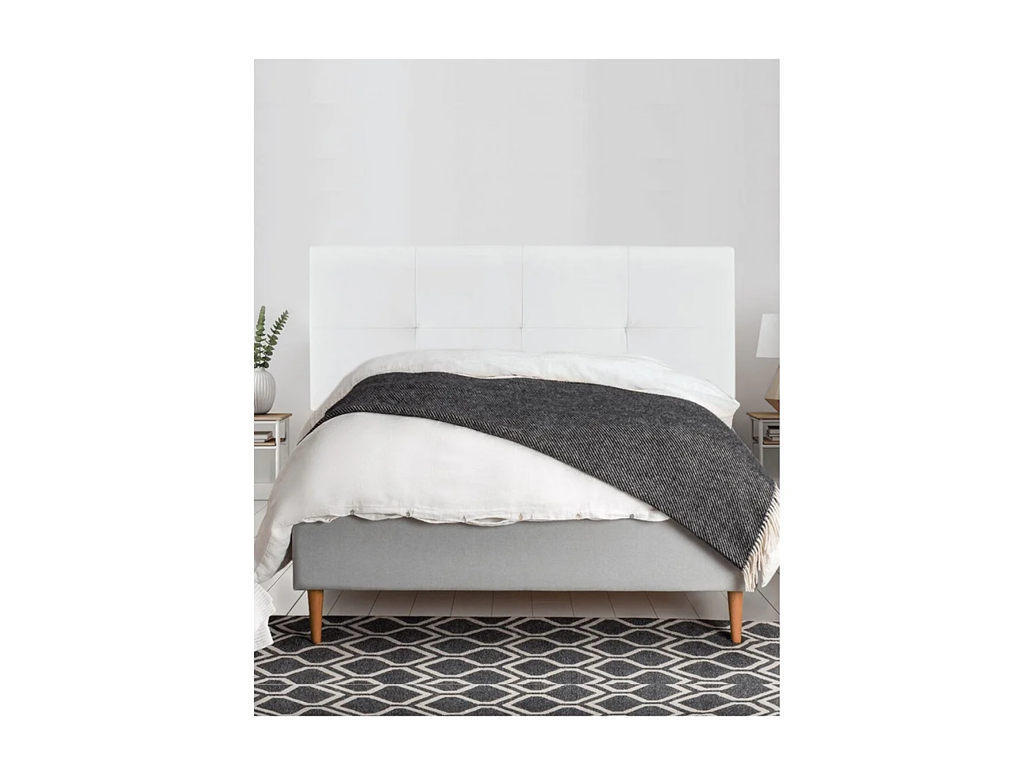 Cabecero de cama de 50x105x4 cm de plancha de madera y en polipiel en color blanco Jensen