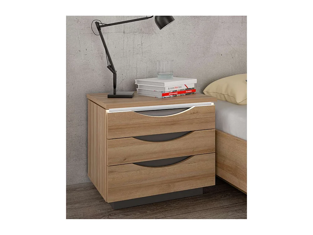 Mesita de noche de 54x61x42 cm con 3 cajones y zócalo de melamina en color roble Saturn
