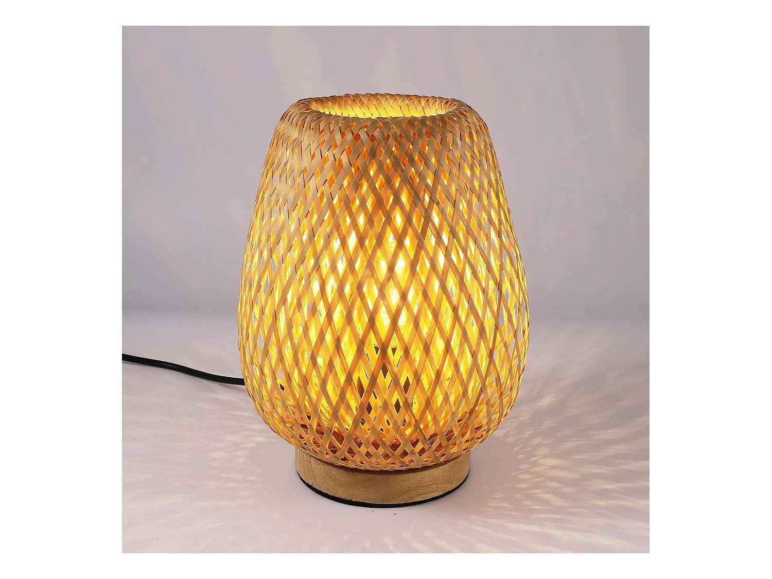 Lampe de Table en Bambou Tissé avec Abat-Jour Design Parfaite pour Chambre Bureau Salle à Manger et Salon 18*28cm (Ampoule non incluse)