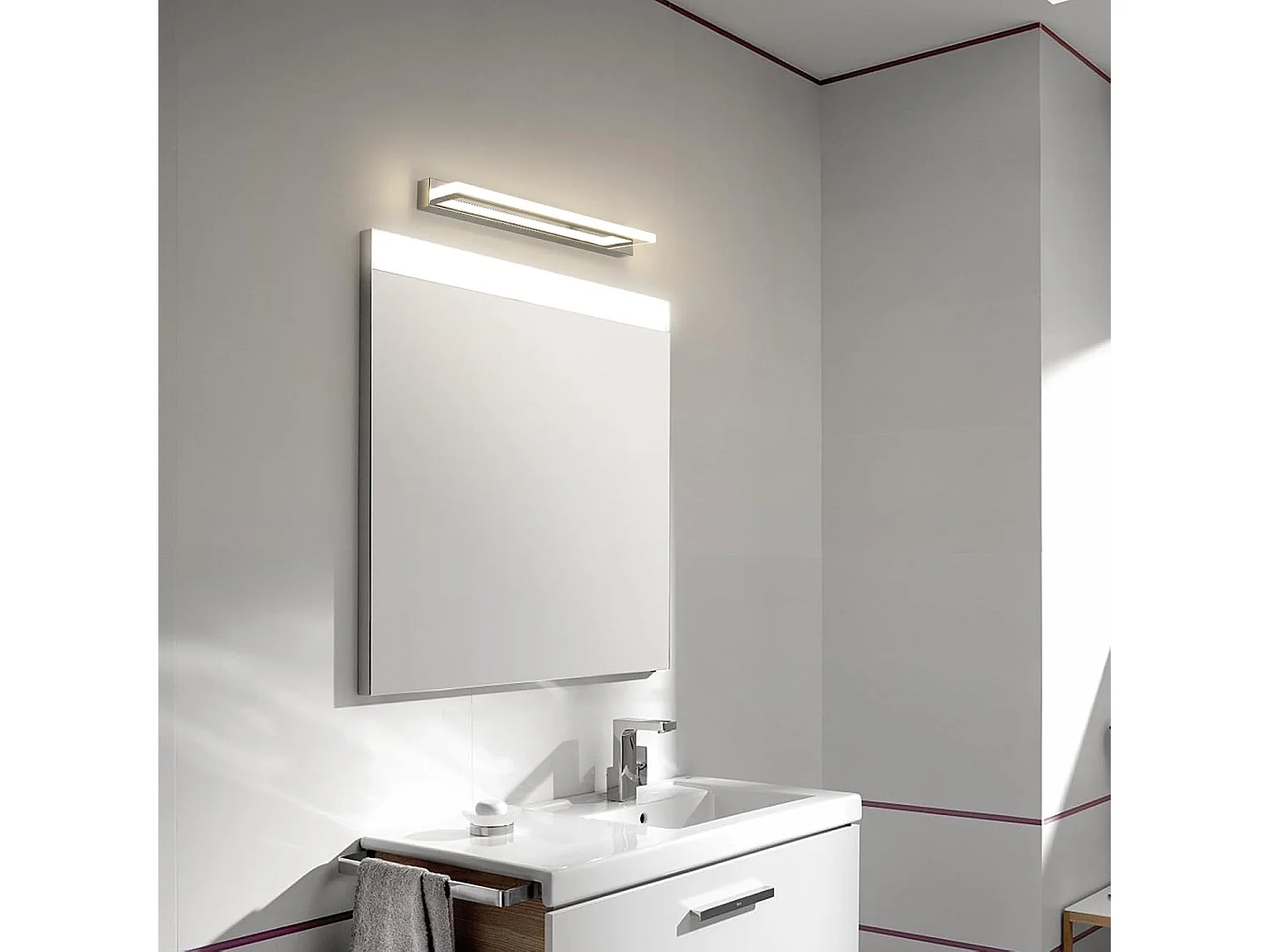Lampe pour Miroir LED Salle de Bains 9W 800LM,Lampe Miroir 42cm 4500K Blanc Neutre,Applique Murale Intérieure Moderne pour Miroir Armoir Tableau