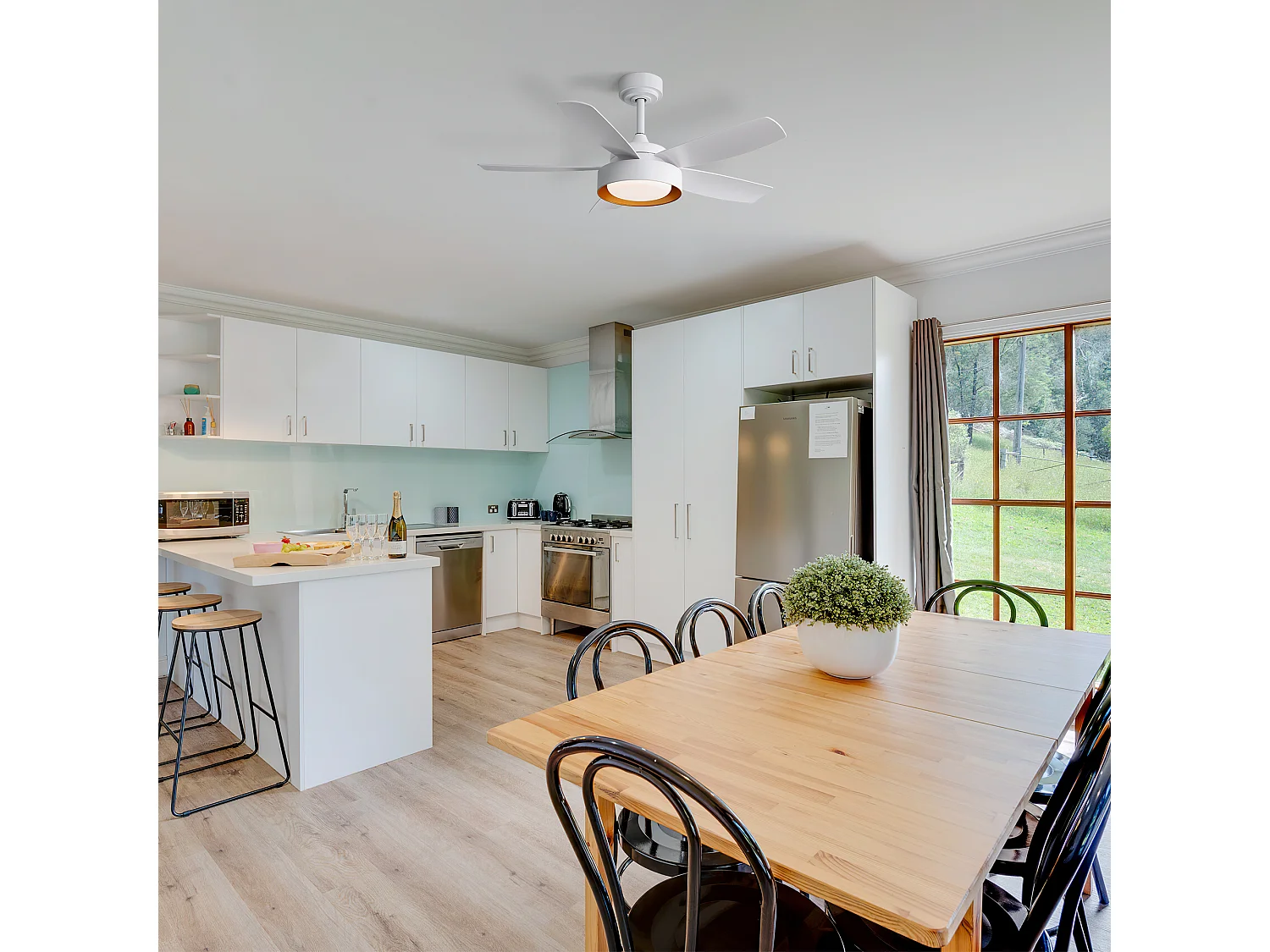 Ventilateur de Plafond Moderne 42 Pouces avec Lumière LED 3CCT, Moteur Réversible, Télécommande – Idéal pour Salon, Chambre, Bureau