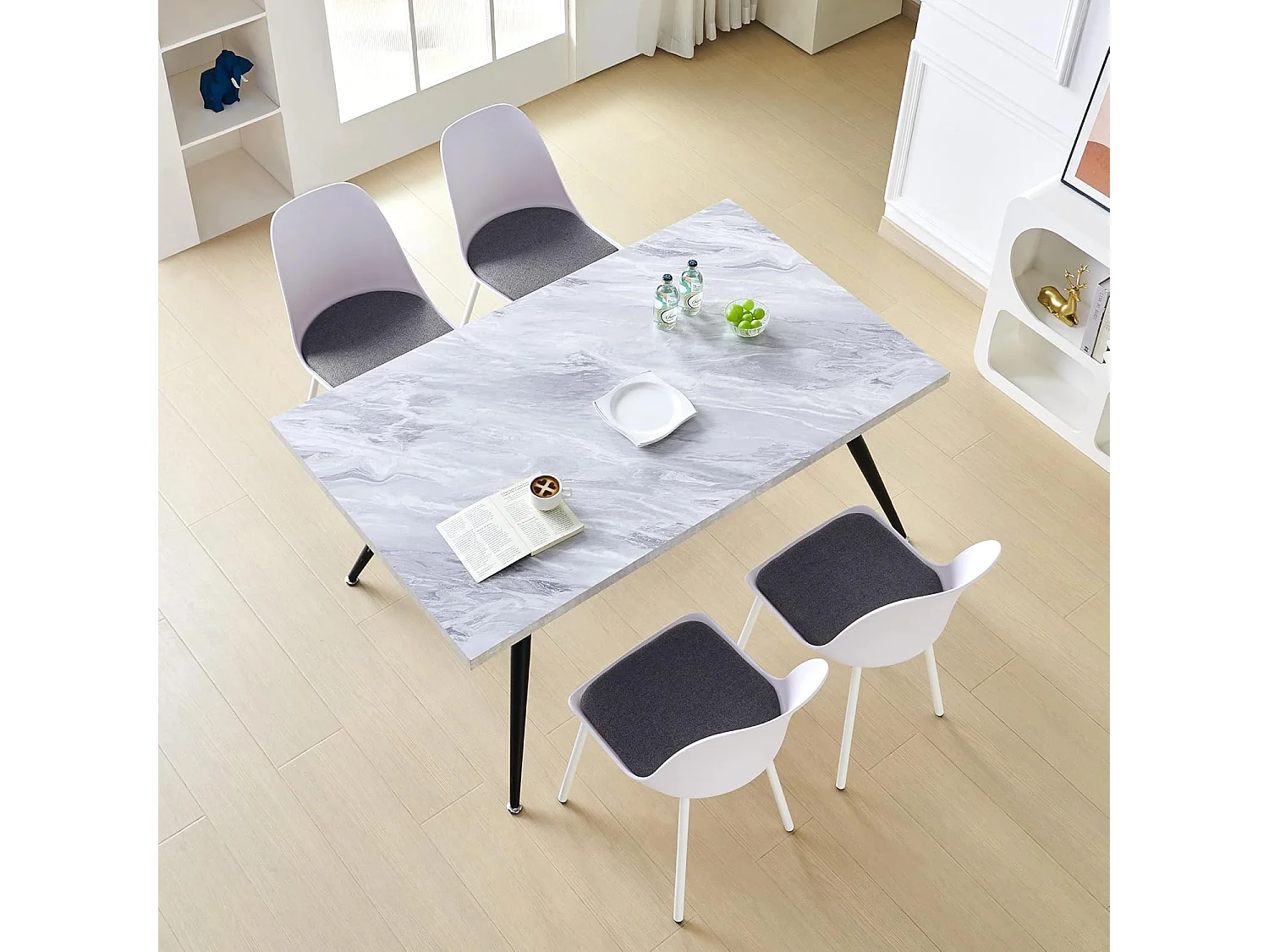 Lot de 4 Chaises de Cuisine Scandinaves en Plastique avec Revêtement en Velours Gris pour la Salle à Manger et le Salon