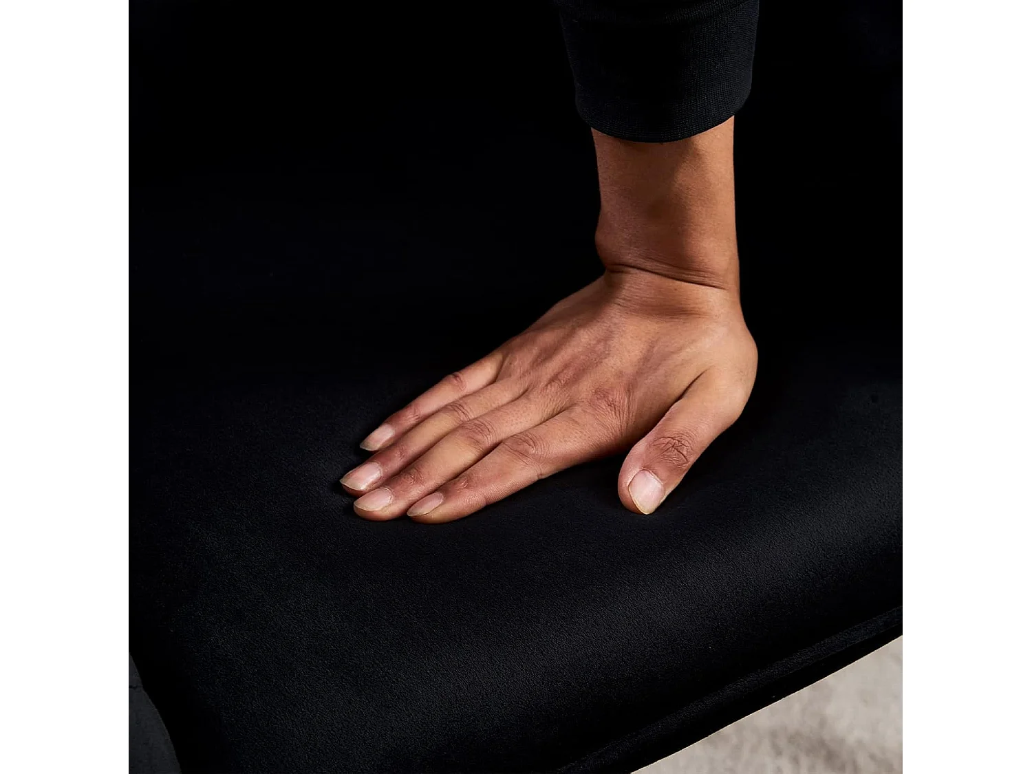 Lot de 2 Chaises Scandinaves en Velours avec Dossier et Accoudoirs, Siège Rembourés, pour Salle à manger, Bureau, Cuisine, Salon (2, Noir)