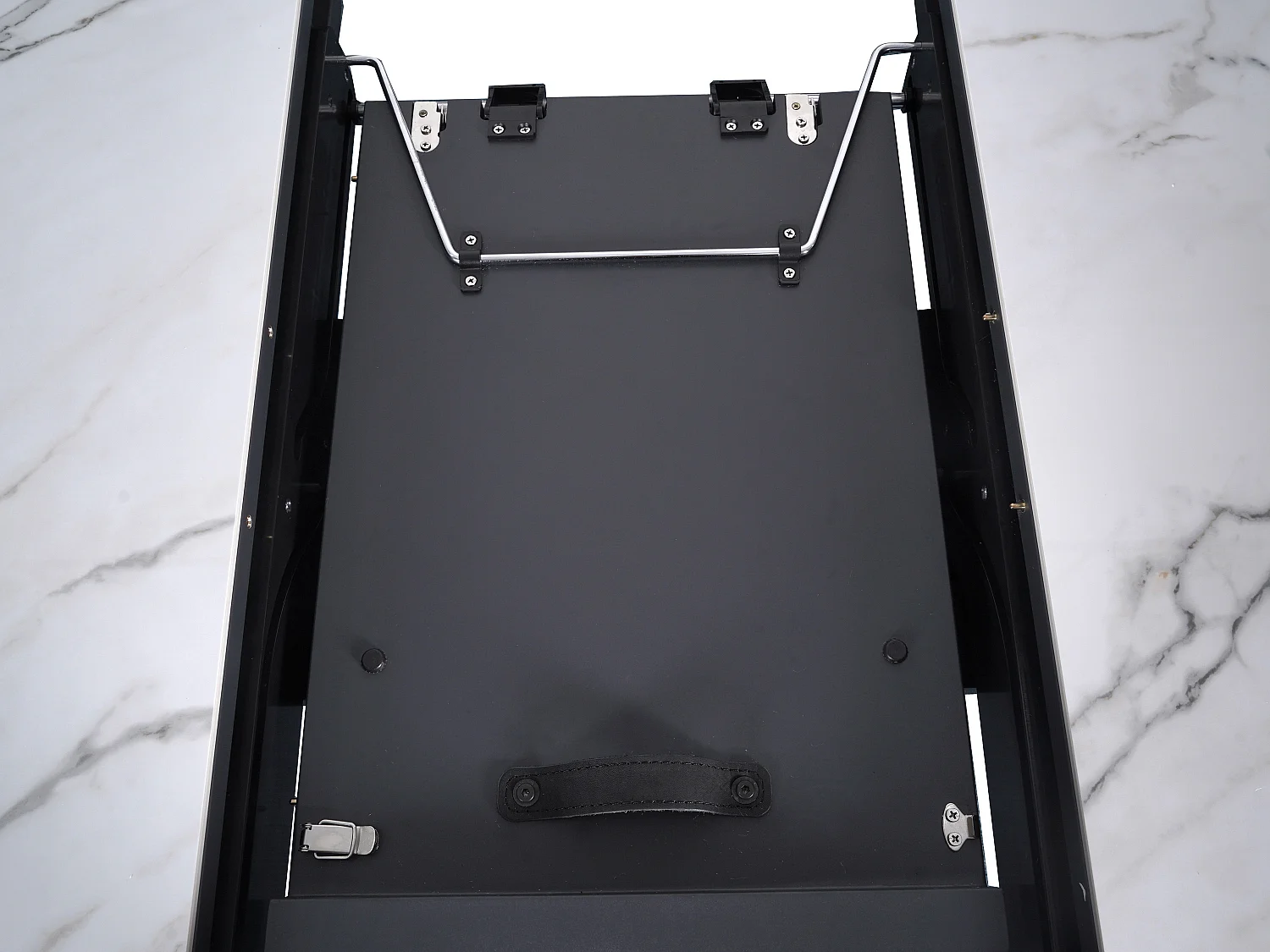 Table à manger extensible 4 à 6 personnes en céramique, MDF et métal - Effet marbre blanc et anthracite - ZALYRA